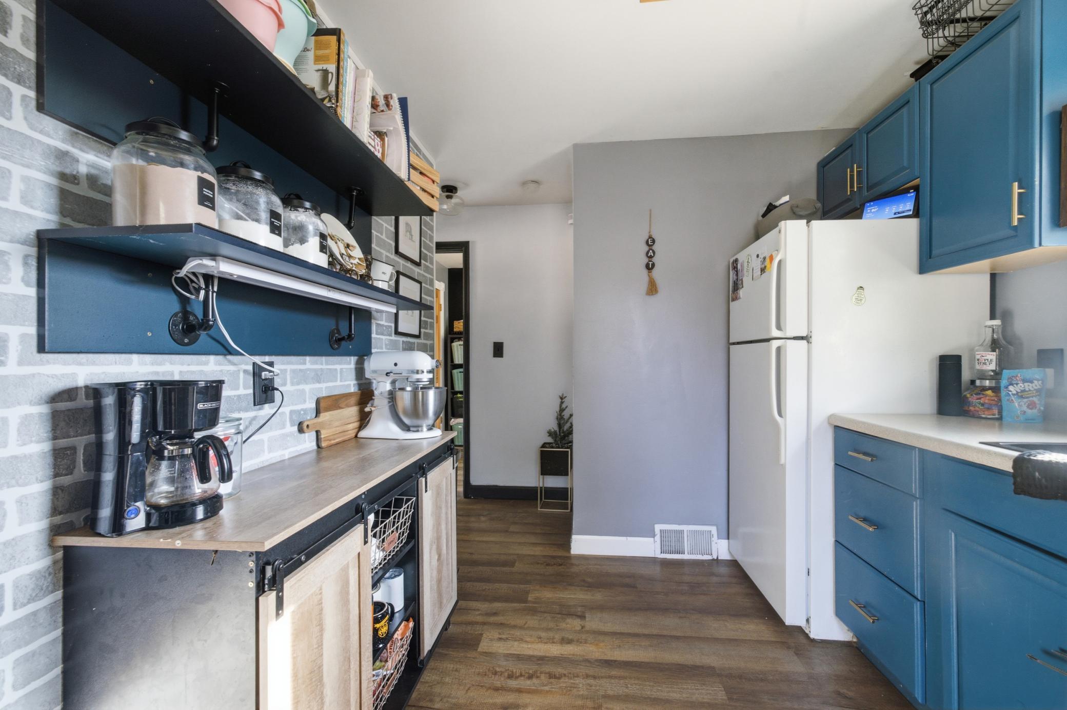 1946 single family home for sale at 1023 8th Avenue NE in Brainerd, MN — 2 bed, 1 bath (photo 6 of 34)