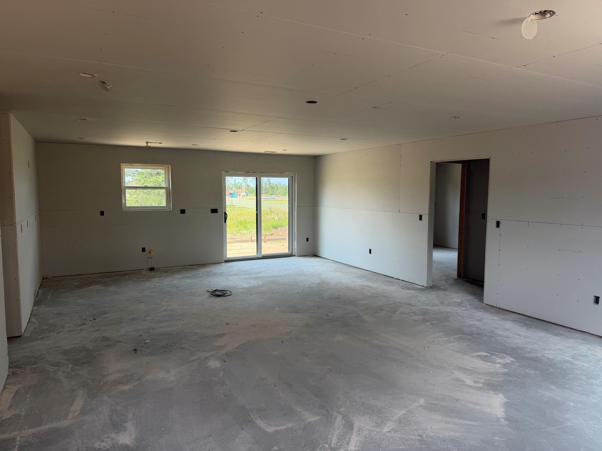 2026 single family home for sale at 617 Lake Avenue NE in Bemidji, MN — 3 bed, 2 bath (photo 3 of 8)