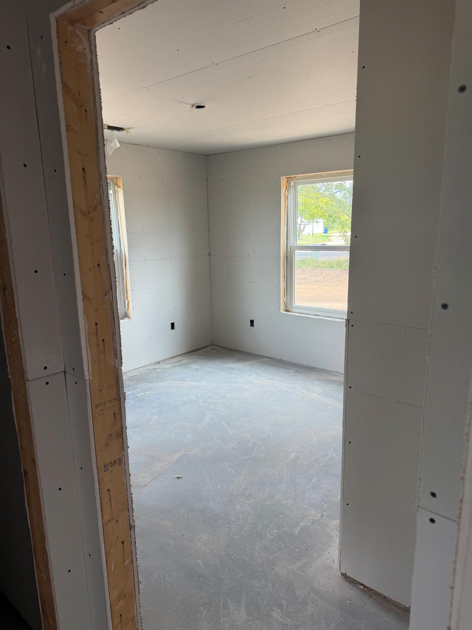 2026 single family home for sale at 617 Lake Avenue NE in Bemidji, MN — 3 bed, 2 bath (photo 5 of 8)