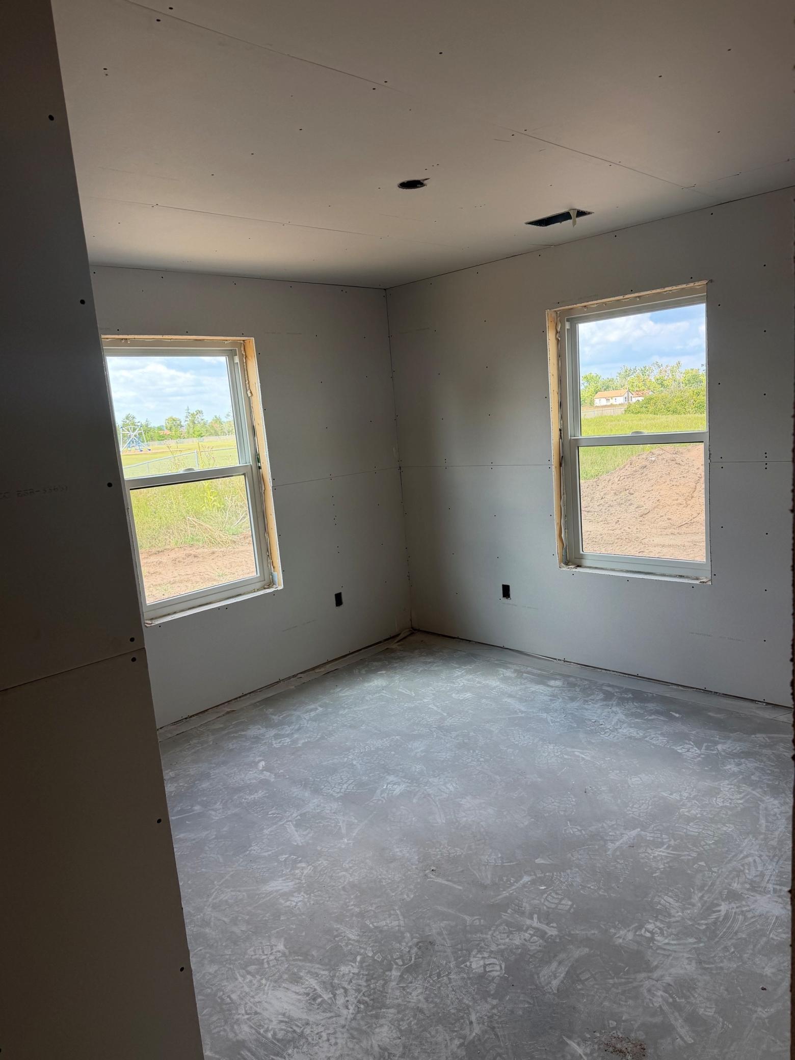 2026 single family home for sale at 617 Lake Avenue NE in Bemidji, MN — 3 bed, 2 bath (photo 6 of 8)