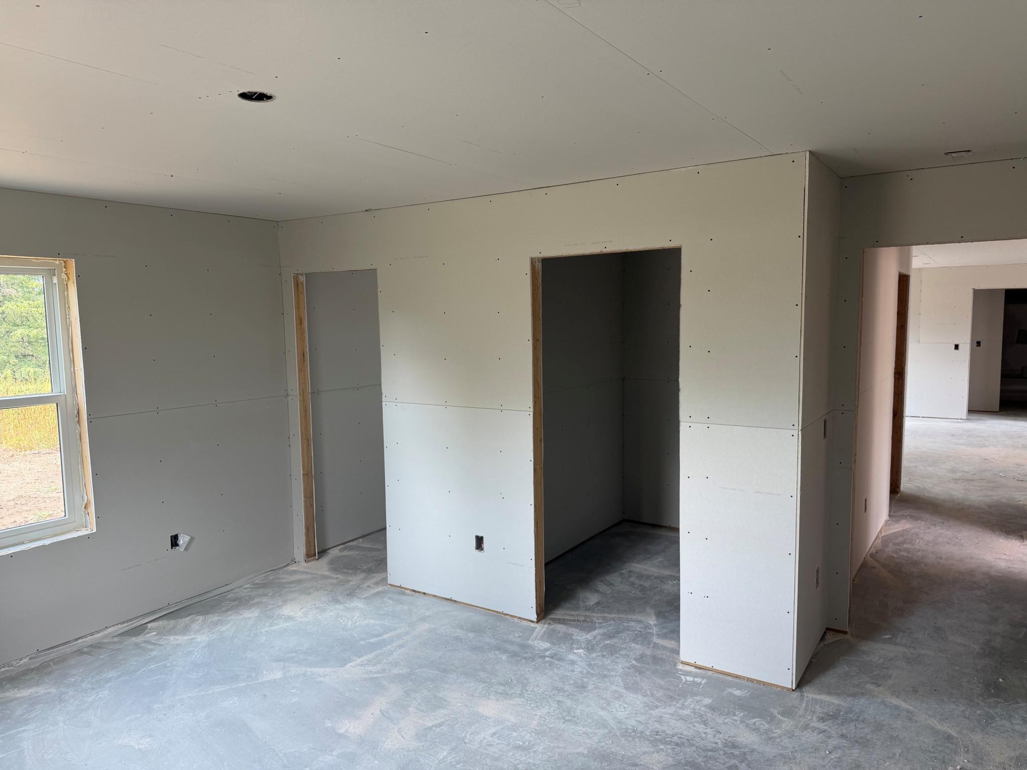 2026 single family home for sale at 617 Lake Avenue NE in Bemidji, MN — 3 bed, 2 bath (photo 7 of 8)