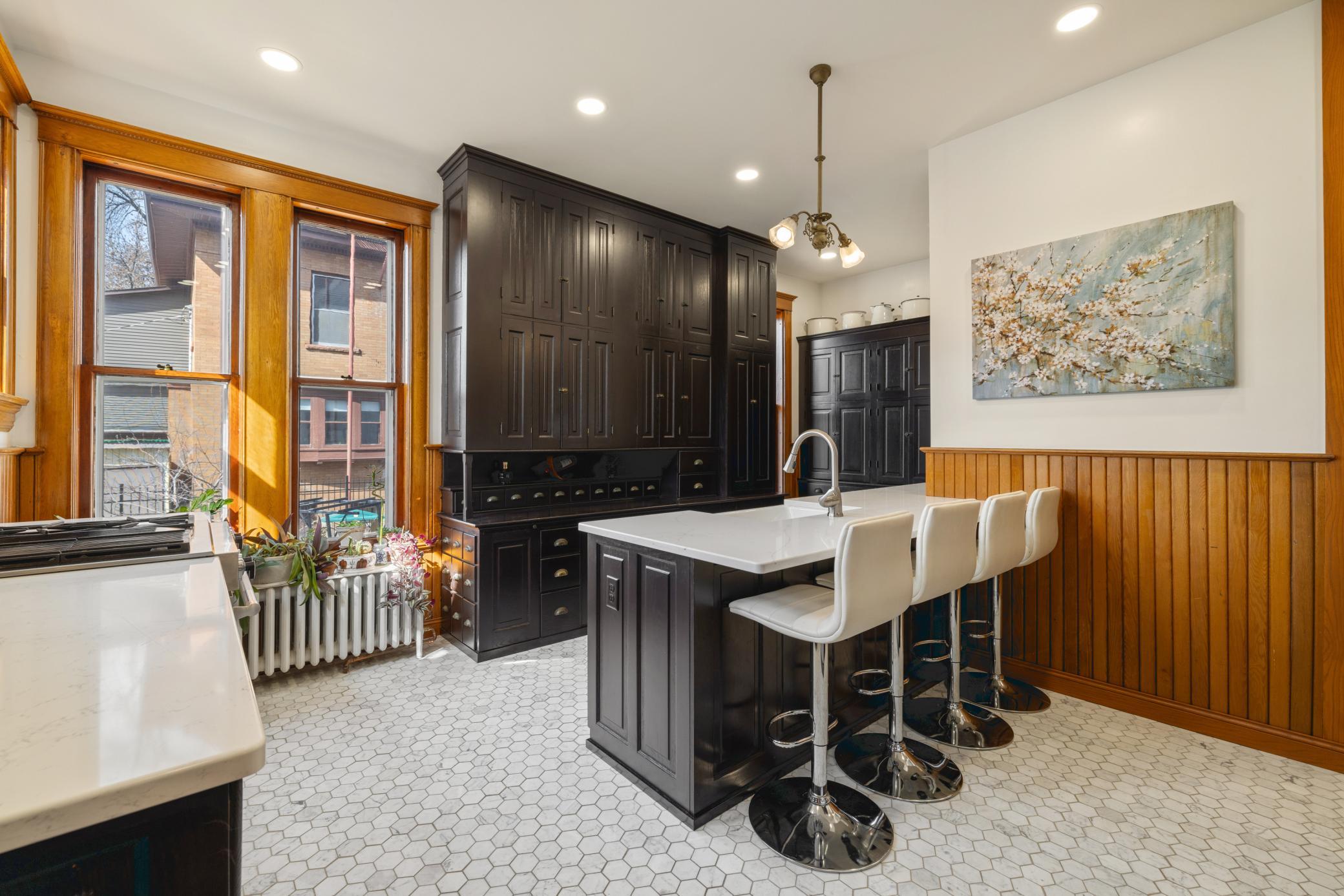 1899 single family home for sale at 1100 3rd Avenue S in Fargo, ND — 7 bed, 5 bath (photo 12 of 78)
