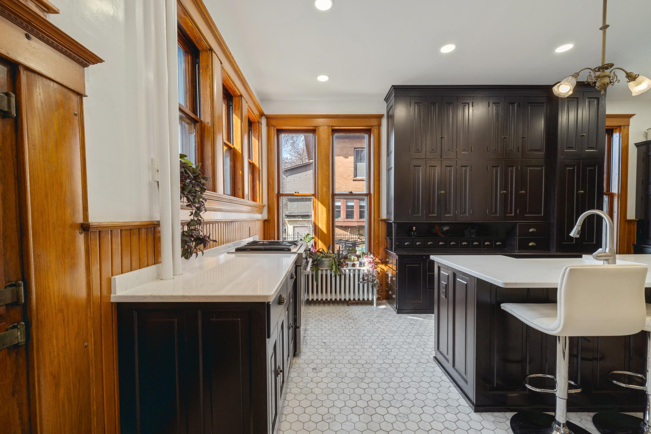 1899 single family home for sale at 1100 3rd Avenue S in Fargo, ND — 7 bed, 5 bath (photo 13 of 78)