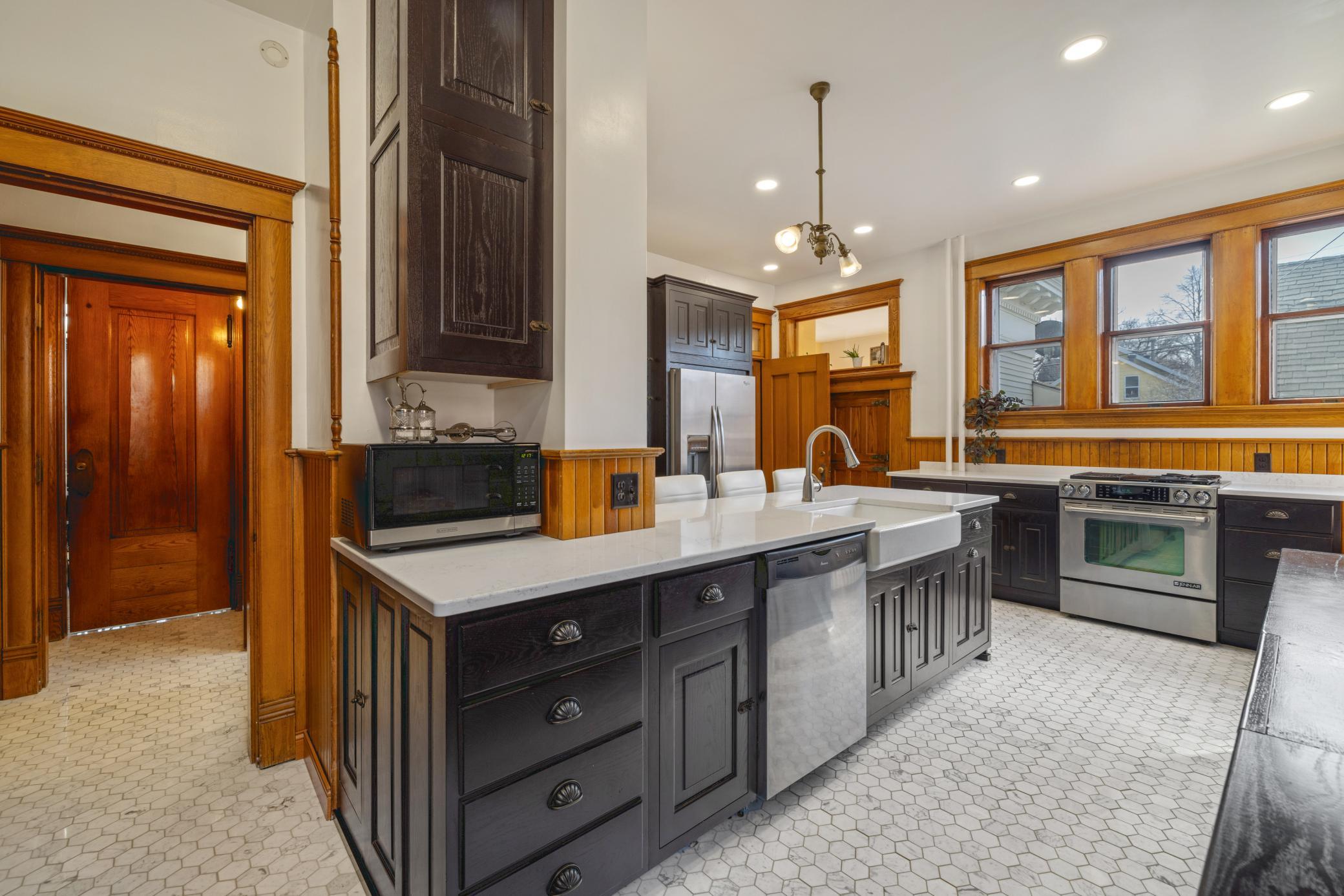1899 single family home for sale at 1100 3rd Avenue S in Fargo, ND — 7 bed, 5 bath (photo 14 of 78)