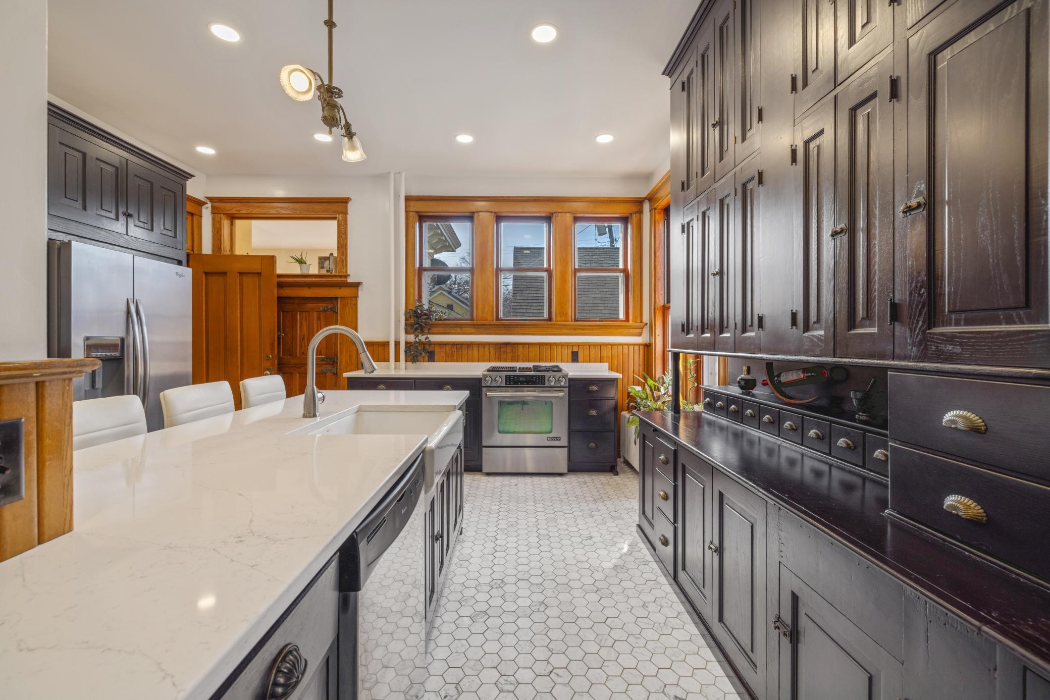 1899 single family home for sale at 1100 3rd Avenue S in Fargo, ND — 7 bed, 5 bath (photo 15 of 78)
