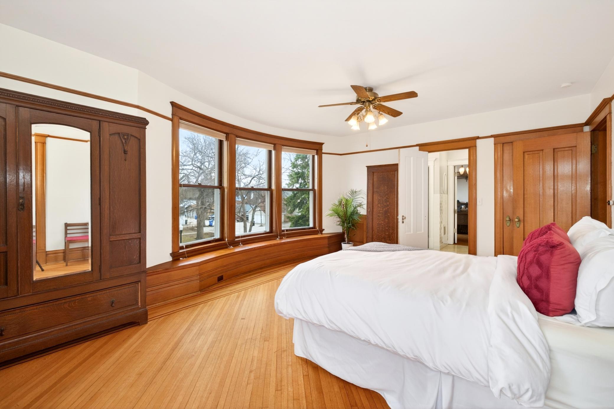 1899 single family home for sale at 1100 3rd Avenue S in Fargo, ND — 7 bed, 5 bath (photo 20 of 78)