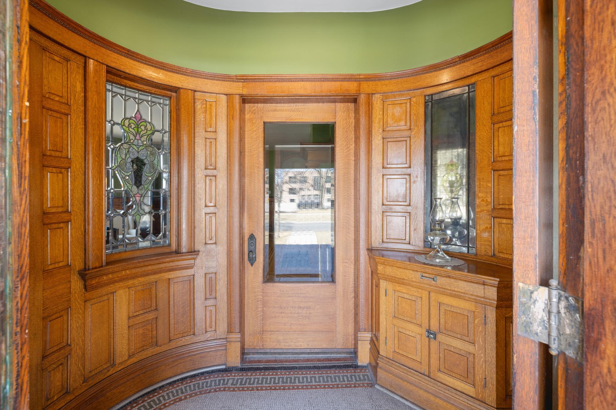 1899 single family home for sale at 1100 3rd Avenue S in Fargo, ND — 7 bed, 5 bath (photo 3 of 78)