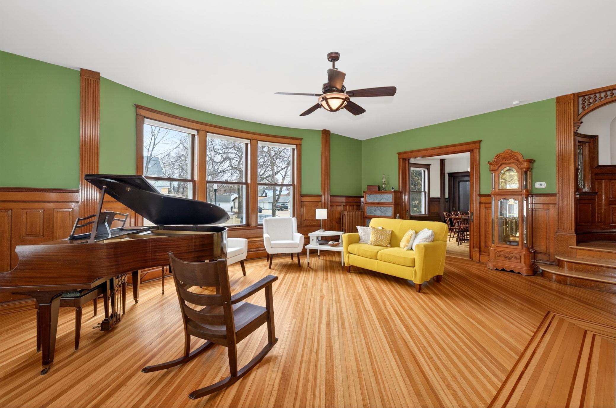1899 single family home for sale at 1100 3rd Avenue S in Fargo, ND — 7 bed, 5 bath (photo 4 of 78)