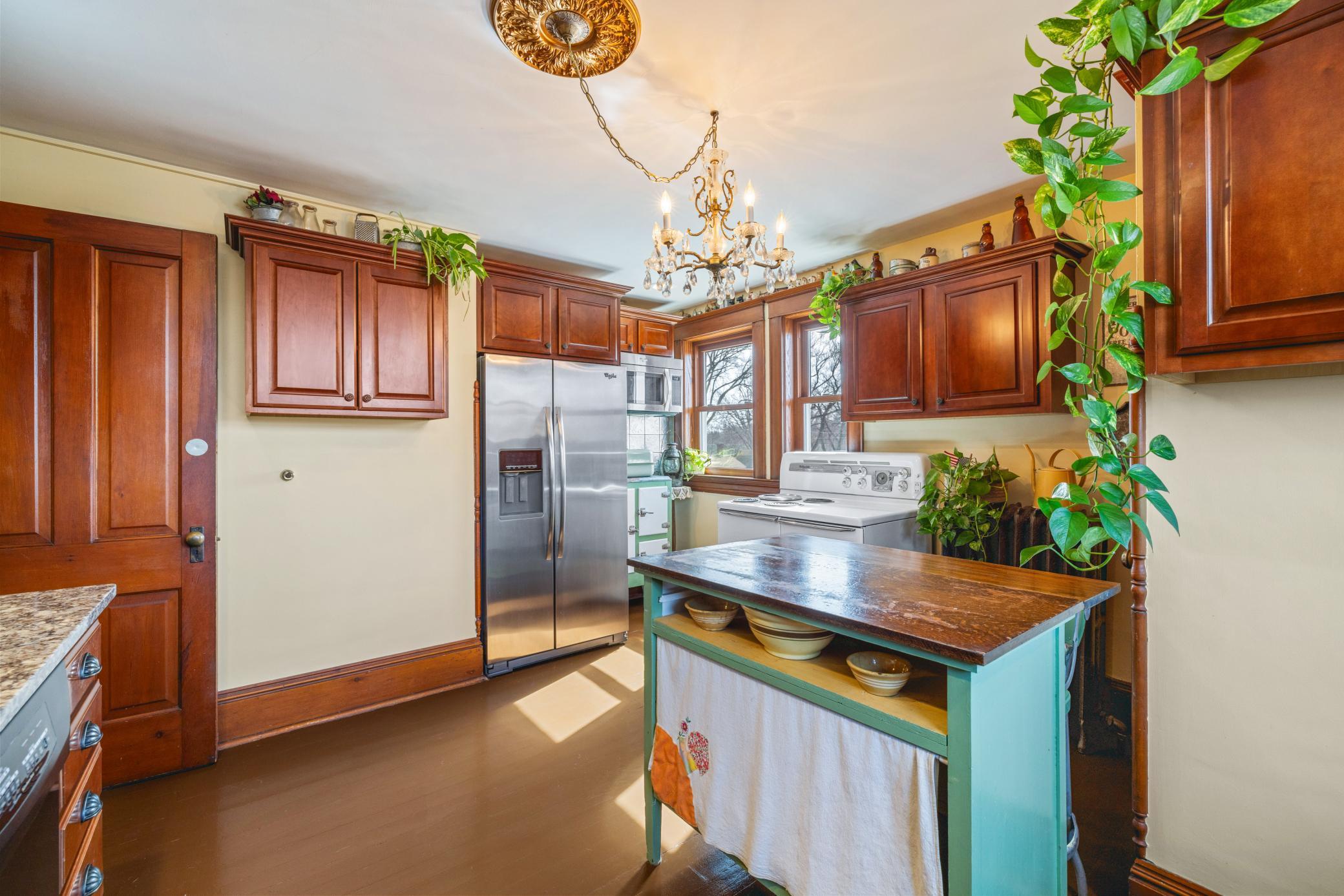 1899 single family home for sale at 1100 3rd Avenue S in Fargo, ND — 7 bed, 5 bath (photo 38 of 78)