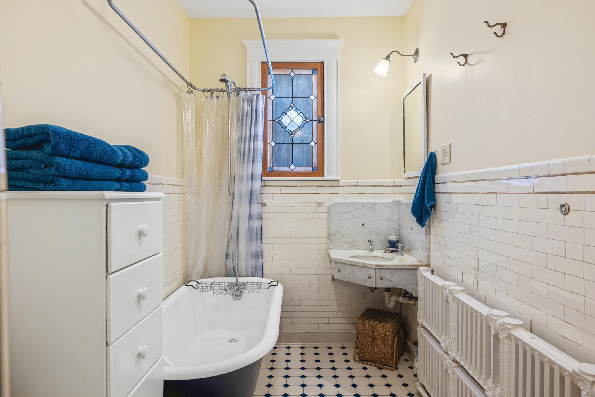 1899 single family home for sale at 1100 3rd Avenue S in Fargo, ND — 7 bed, 5 bath (photo 40 of 78)