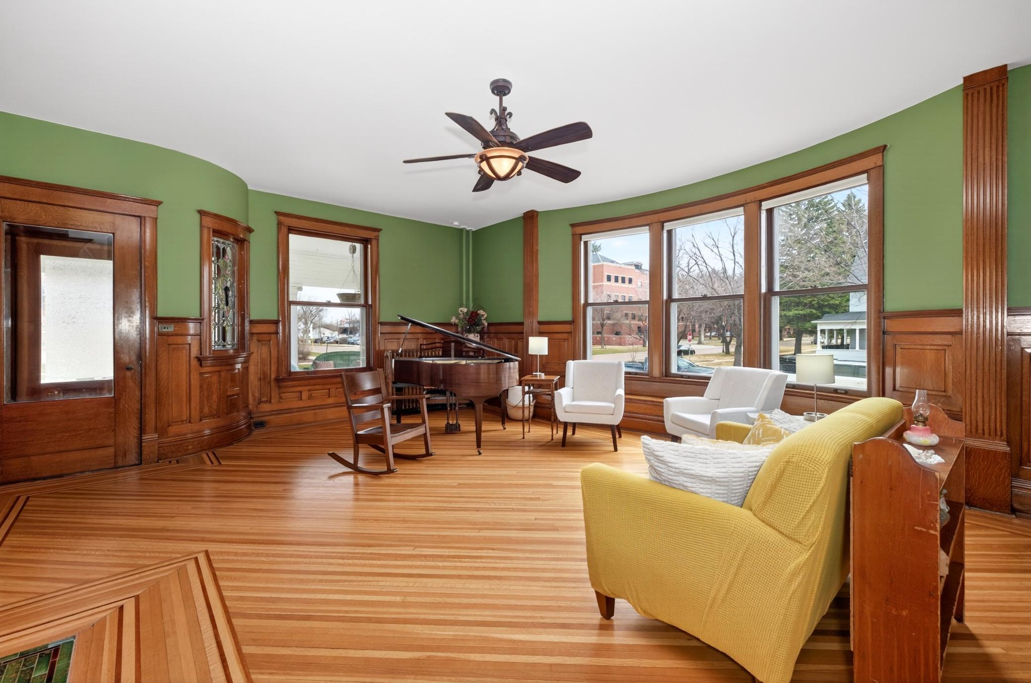 1899 single family home for sale at 1100 3rd Avenue S in Fargo, ND — 7 bed, 5 bath (photo 5 of 78)