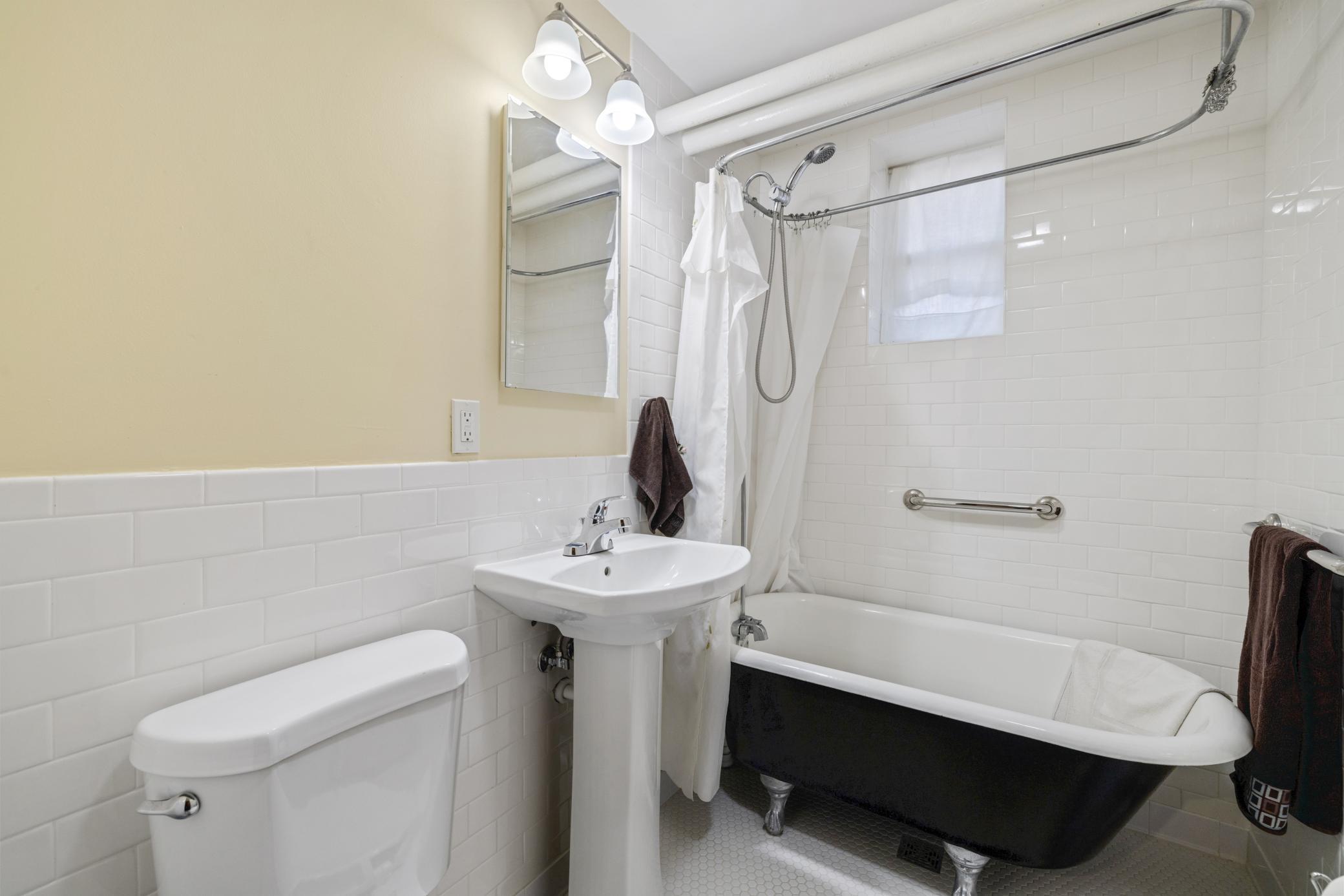 1899 single family home for sale at 1100 3rd Avenue S in Fargo, ND — 7 bed, 5 bath (photo 46 of 78)