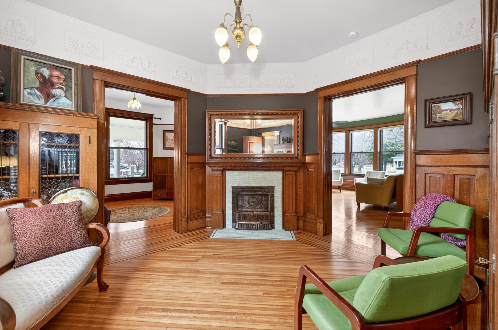 1899 single family home for sale at 1100 3rd Avenue S in Fargo, ND — 7 bed, 5 bath (photo 6 of 78)