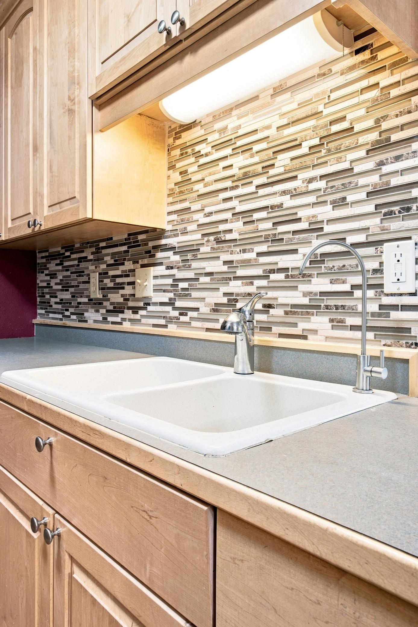 1985 single family home for sale at 1513 28th Avenue S in Fargo, ND — 4 bed, 2 bath (photo 12 of 29)