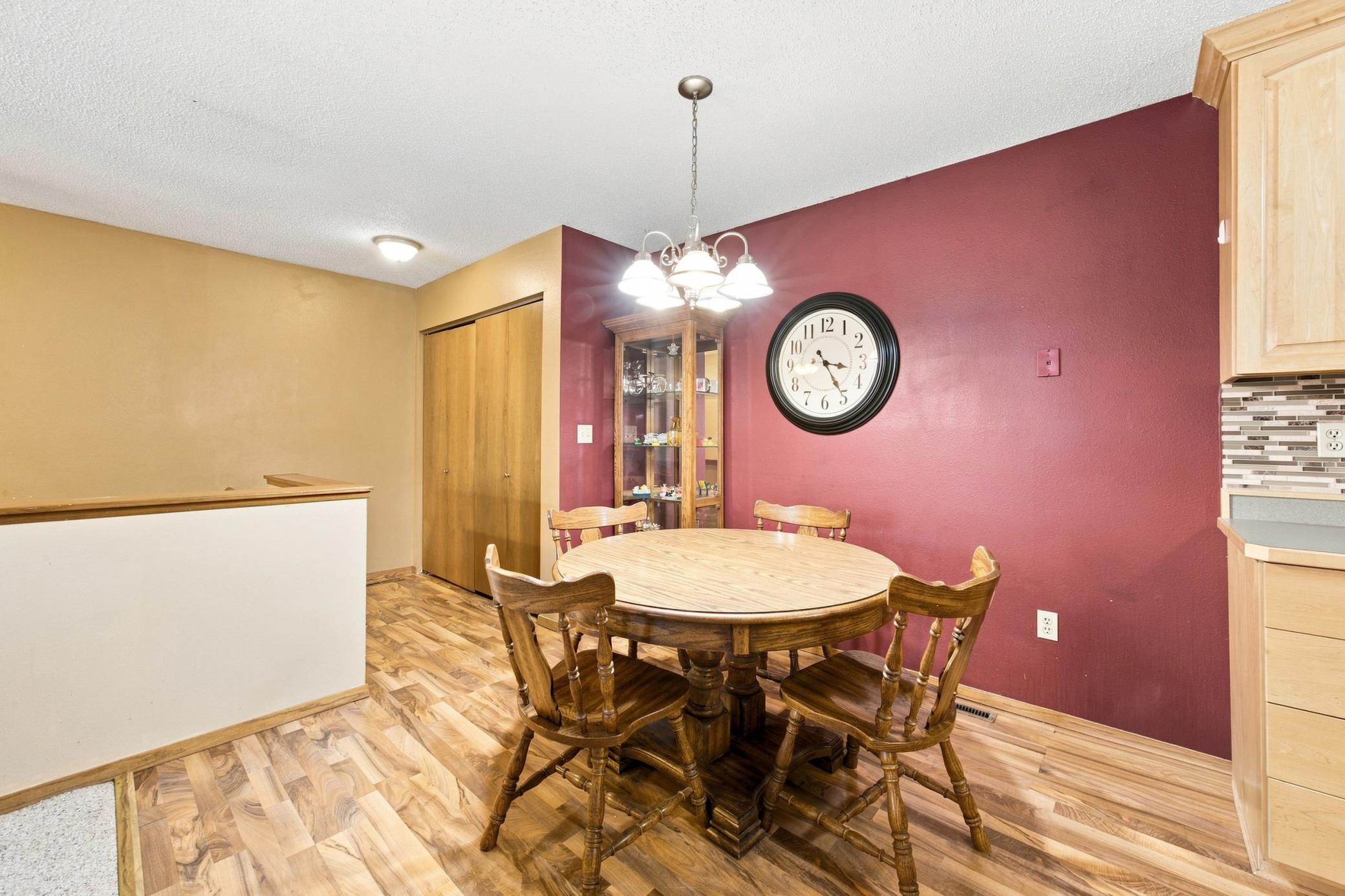 1985 single family home for sale at 1513 28th Avenue S in Fargo, ND — 4 bed, 2 bath (photo 13 of 29)