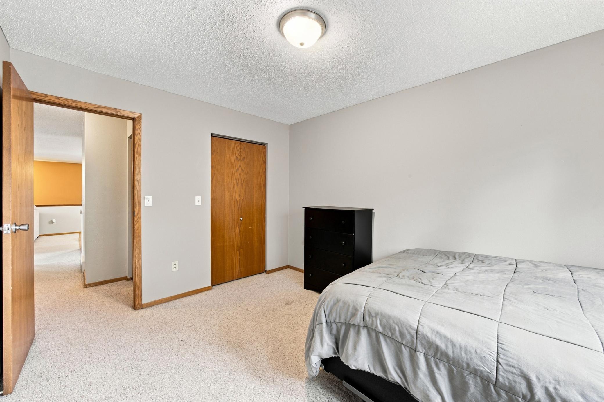 1985 single family home for sale at 1513 28th Avenue S in Fargo, ND — 4 bed, 2 bath (photo 18 of 29)