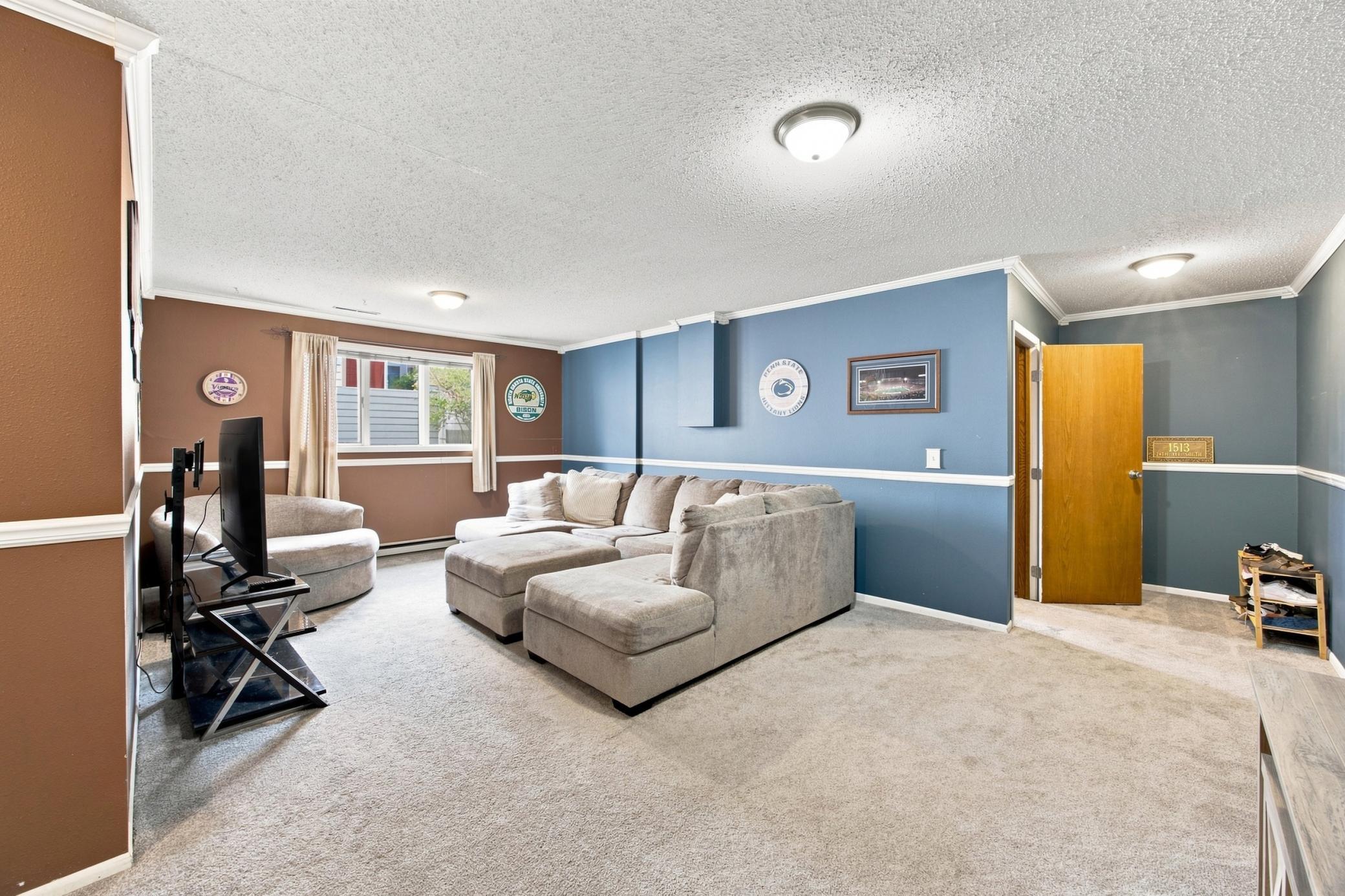 1985 single family home for sale at 1513 28th Avenue S in Fargo, ND — 4 bed, 2 bath (photo 21 of 29)