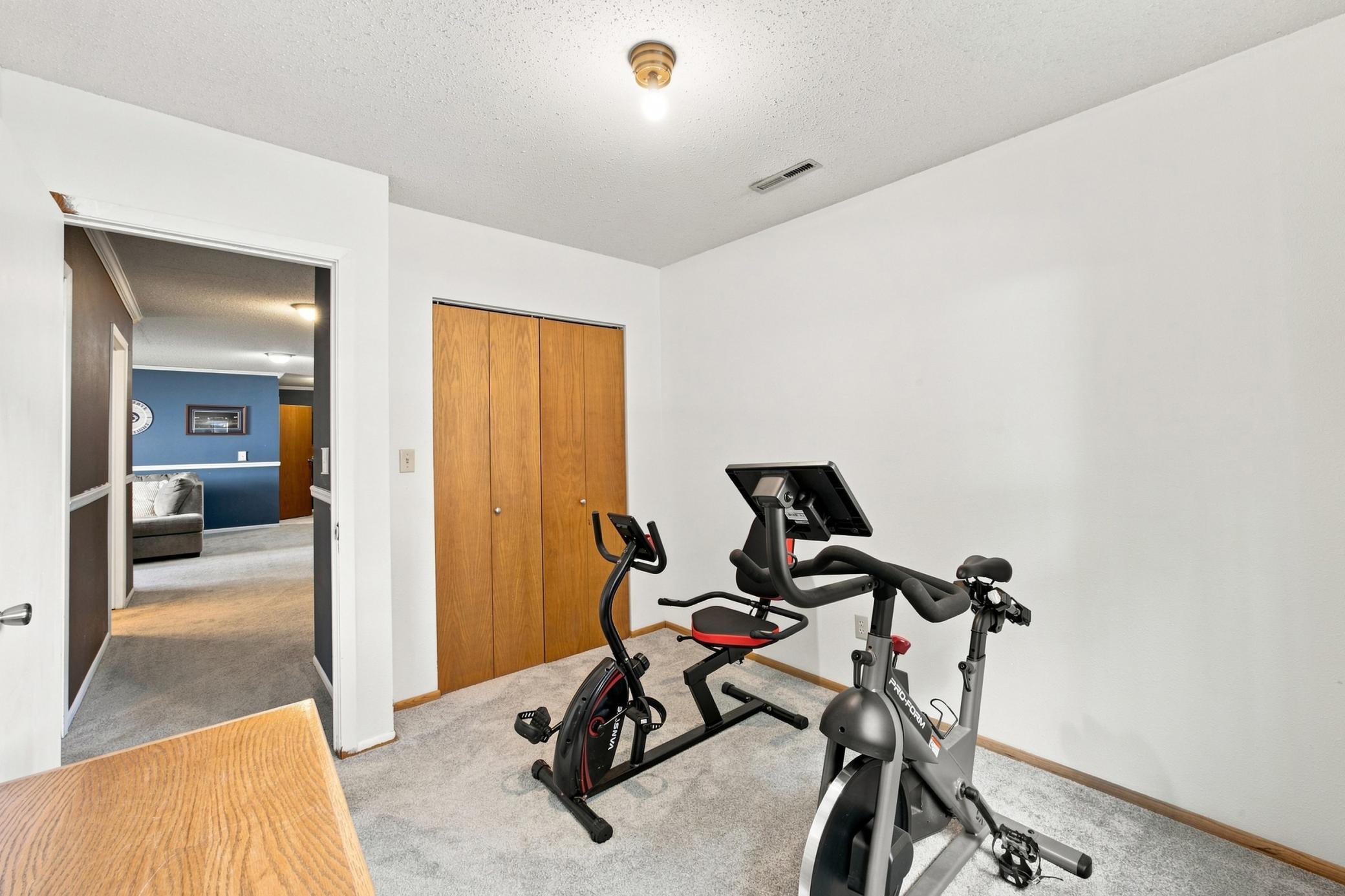 1985 single family home for sale at 1513 28th Avenue S in Fargo, ND — 4 bed, 2 bath (photo 23 of 29)