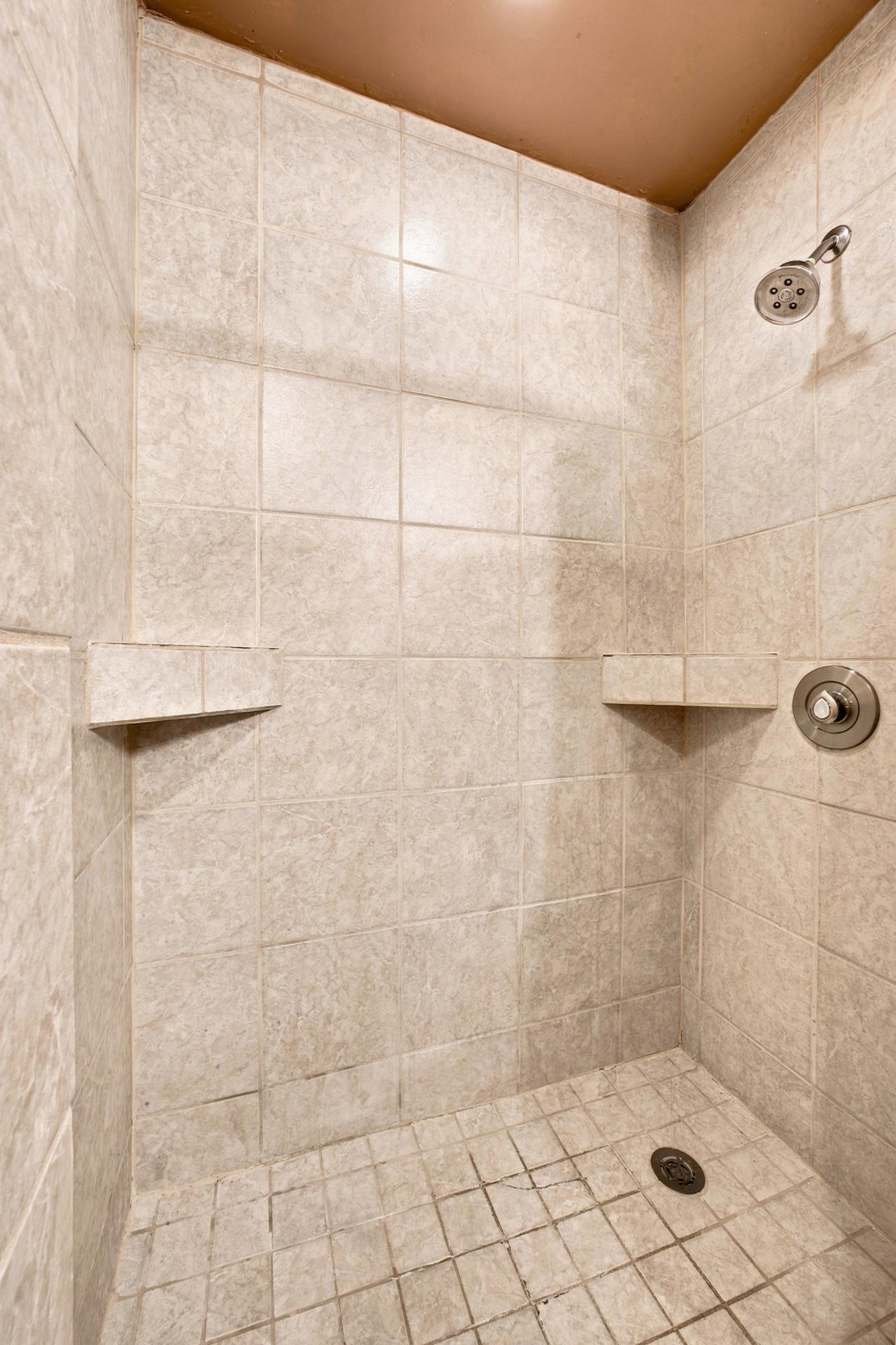 1985 single family home for sale at 1513 28th Avenue S in Fargo, ND — 4 bed, 2 bath (photo 25 of 29)