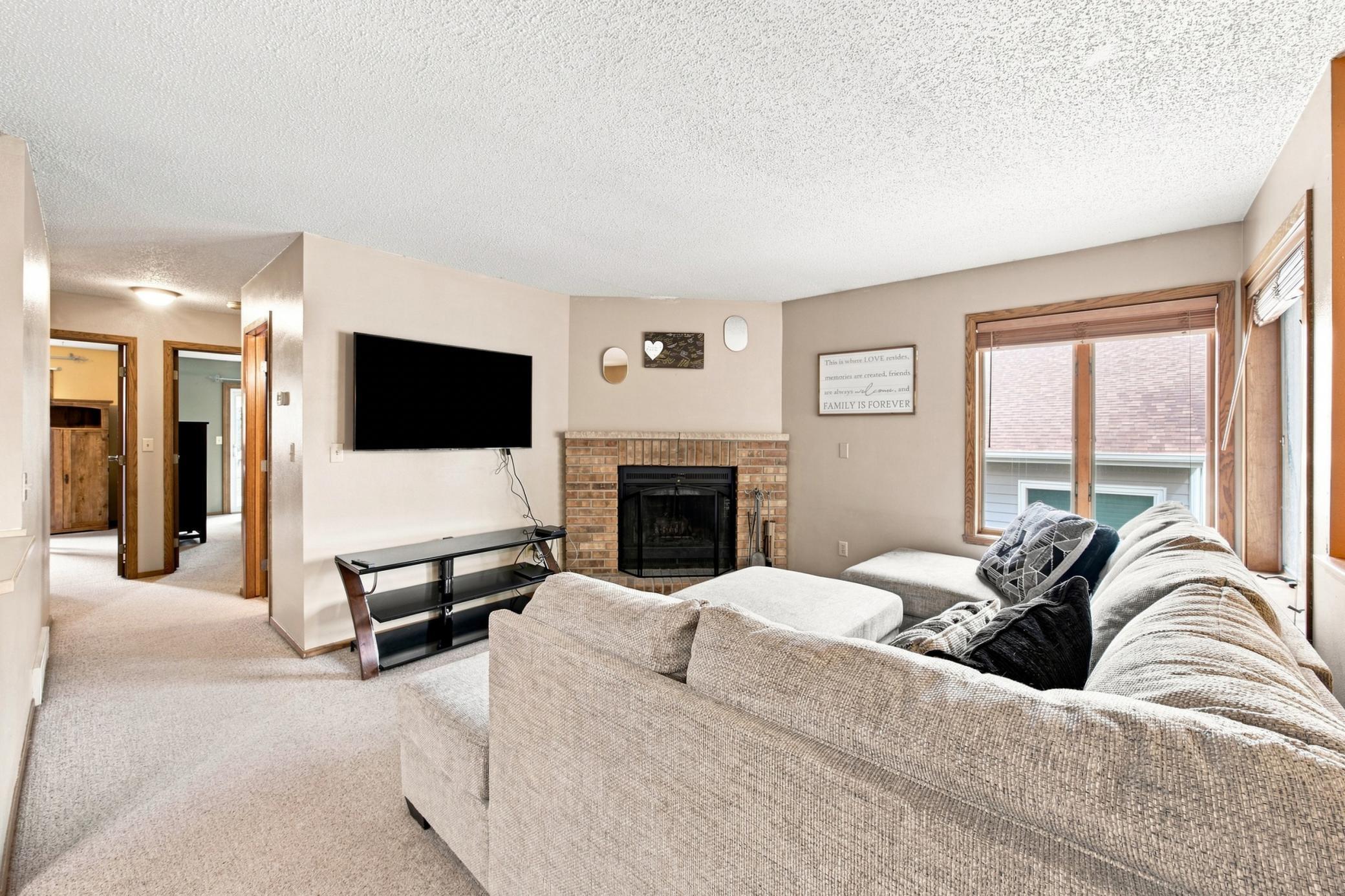 1985 single family home for sale at 1513 28th Avenue S in Fargo, ND — 4 bed, 2 bath (photo 6 of 29)