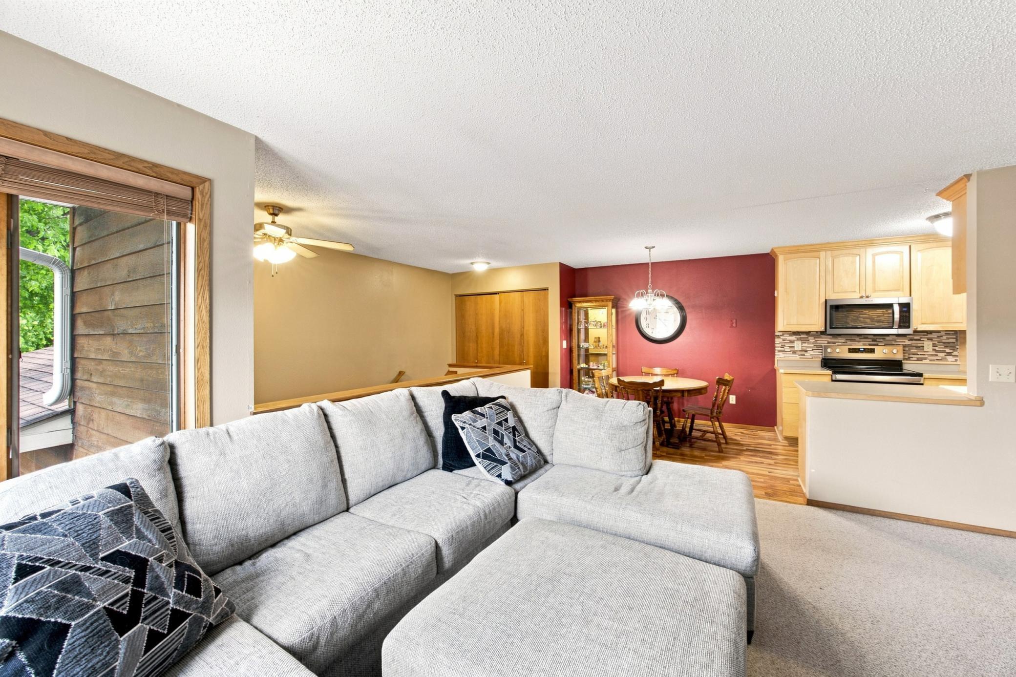 1985 single family home for sale at 1513 28th Avenue S in Fargo, ND — 4 bed, 2 bath (photo 7 of 29)