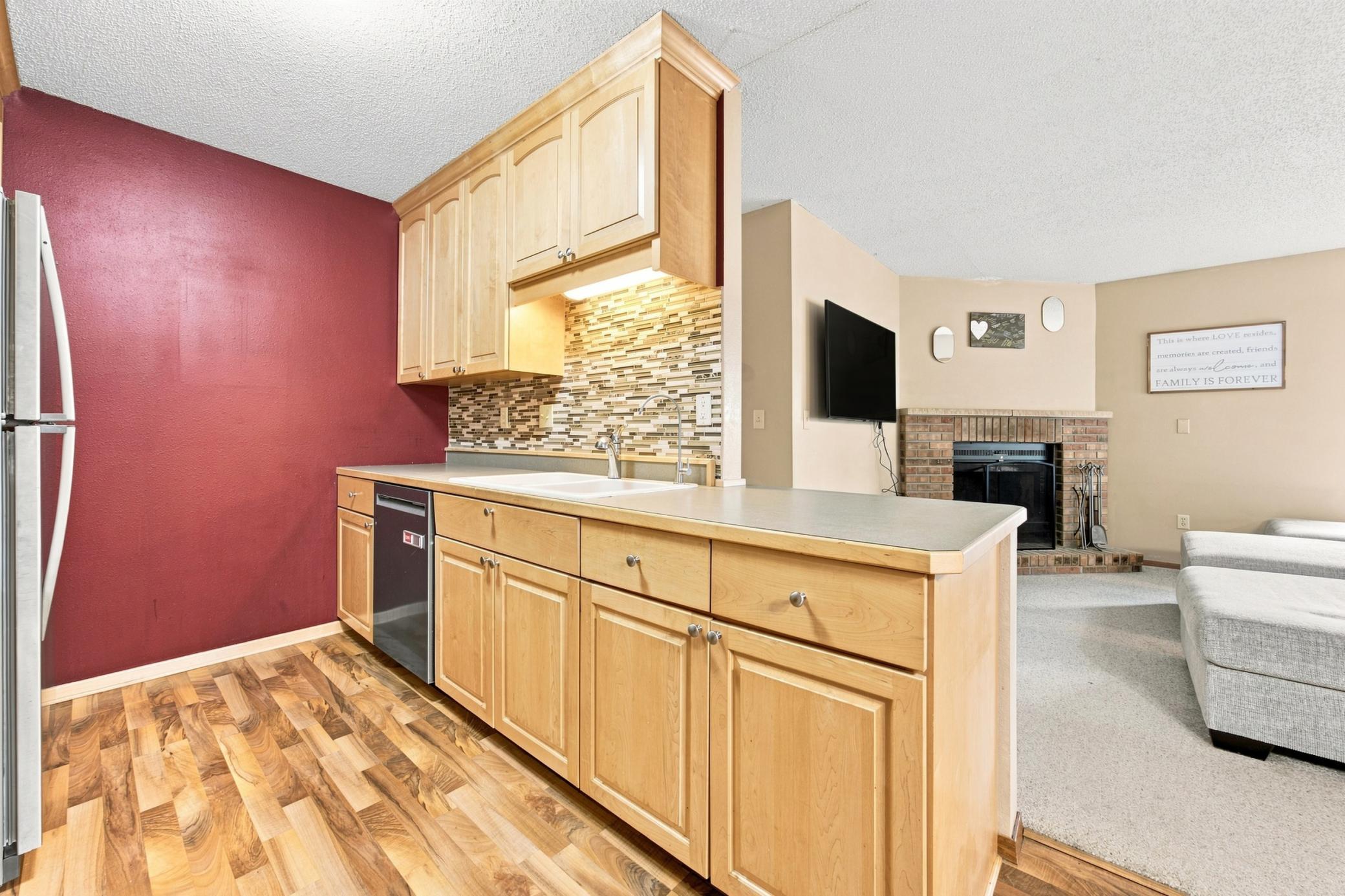 1985 single family home for sale at 1513 28th Avenue S in Fargo, ND — 4 bed, 2 bath (photo 9 of 29)