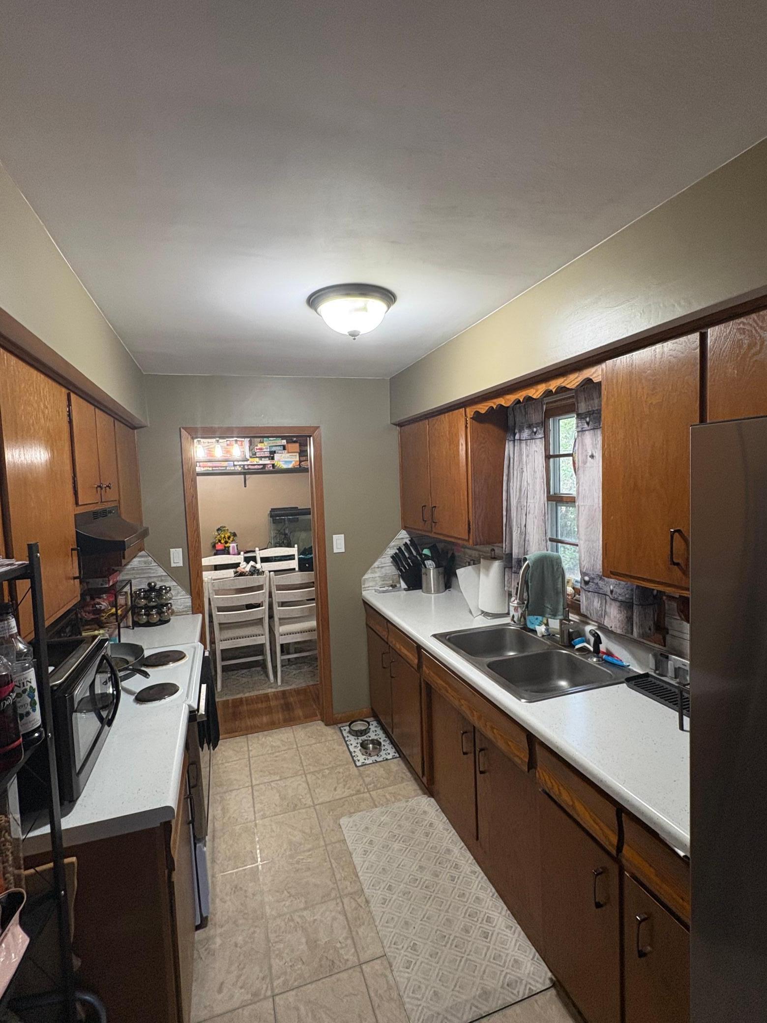 1980 single family home for sale at 1118 Broadway Street in Brainerd, MN — 3 bed, 1 bath (photo 4 of 14)