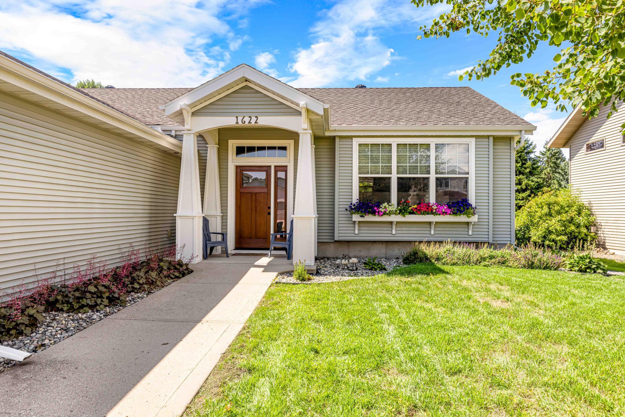 2005 single family home for sale at 1622 3rd Street W in West Fargo, ND — 4 bed, 3 bath (photo 3 of 46)