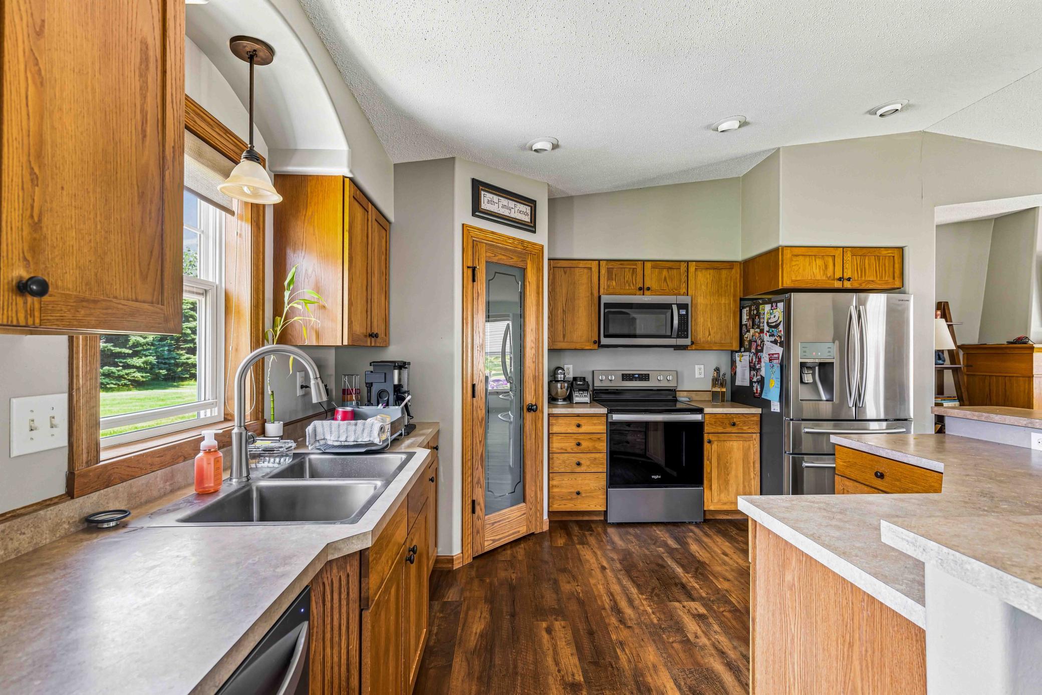 2005 single family home for sale at 1622 3rd Street W in West Fargo, ND — 4 bed, 3 bath (photo 21 of 46)