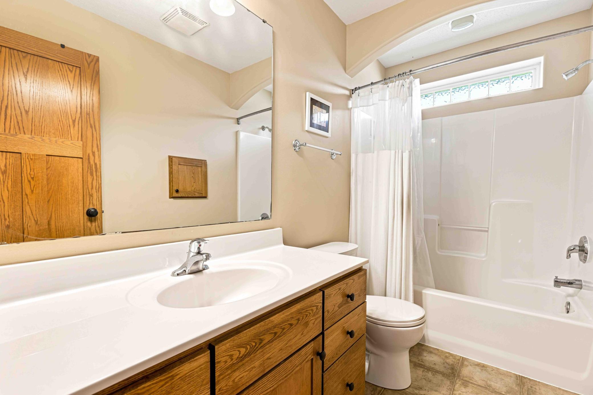 2005 single family home for sale at 1622 3rd Street W in West Fargo, ND — 4 bed, 3 bath (photo 27 of 46)