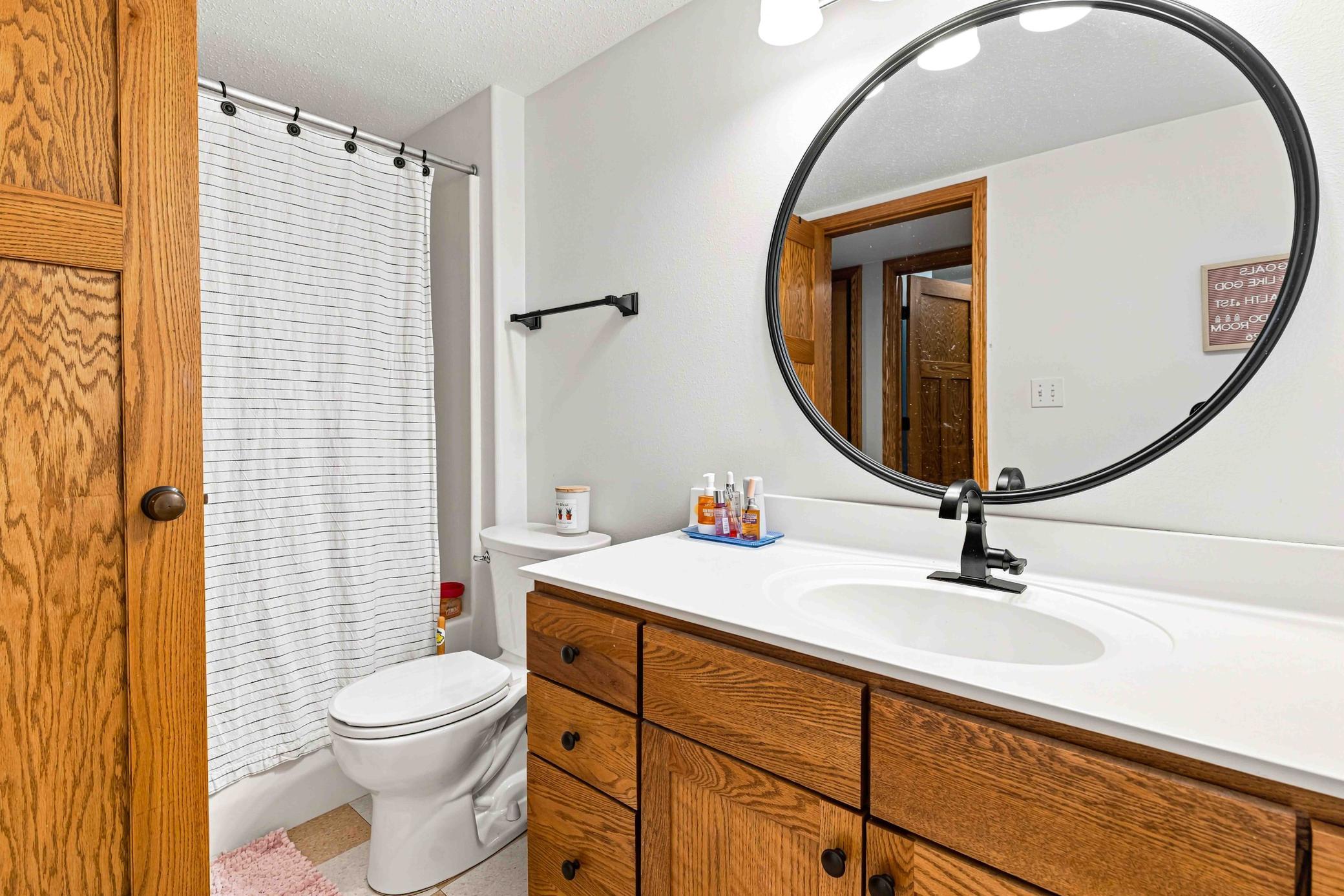 2005 single family home for sale at 1622 3rd Street W in West Fargo, ND — 4 bed, 3 bath (photo 42 of 46)