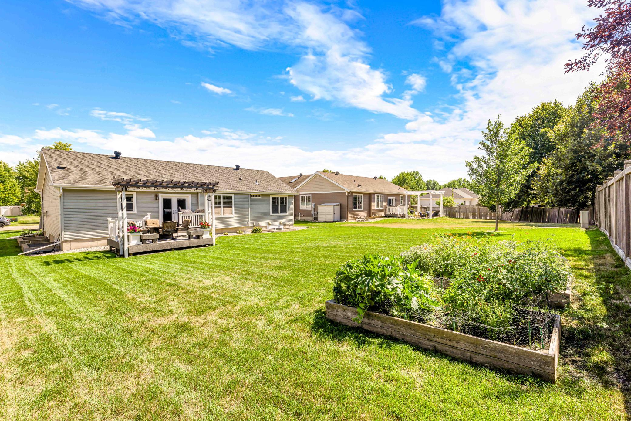 2005 single family home for sale at 1622 3rd Street W in West Fargo, ND — 4 bed, 3 bath (photo 6 of 46)