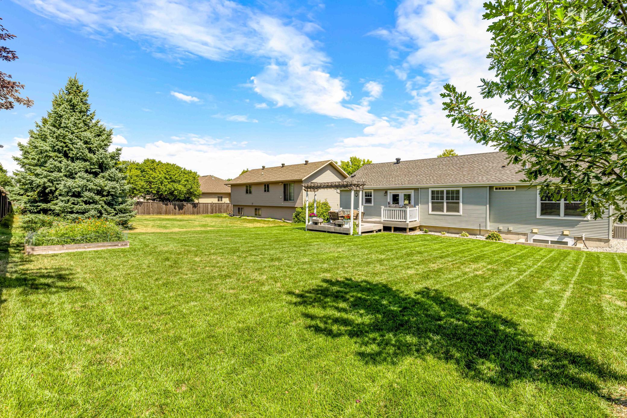 2005 single family home for sale at 1622 3rd Street W in West Fargo, ND — 4 bed, 3 bath (photo 7 of 46)