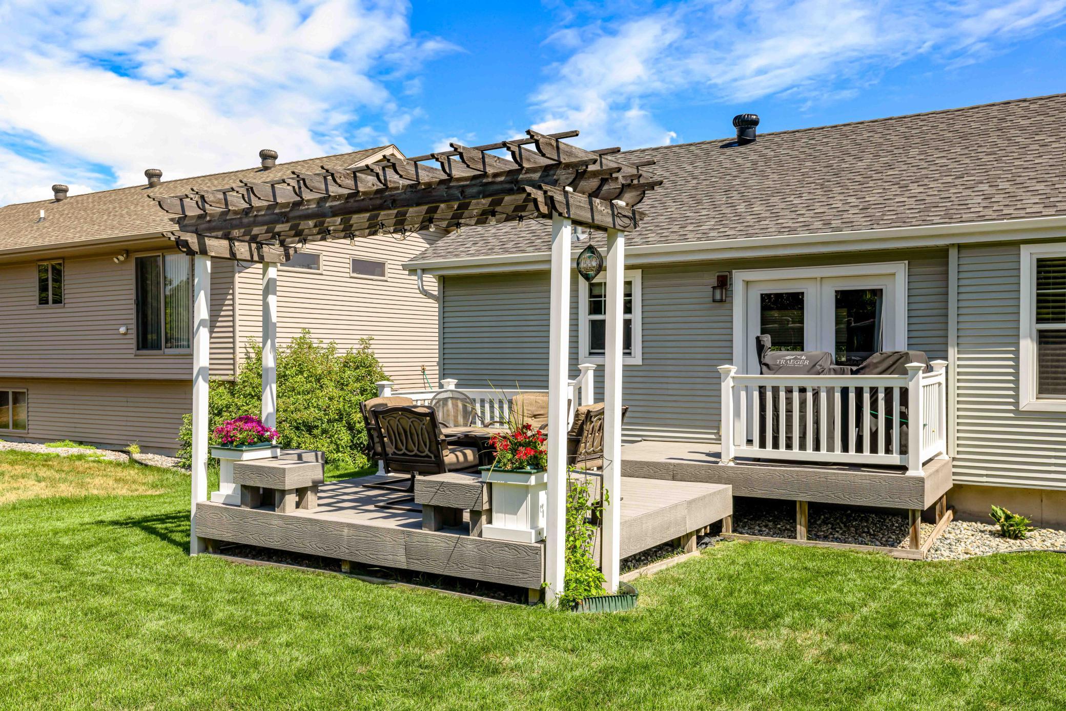2005 single family home for sale at 1622 3rd Street W in West Fargo, ND — 4 bed, 3 bath (photo 8 of 46)