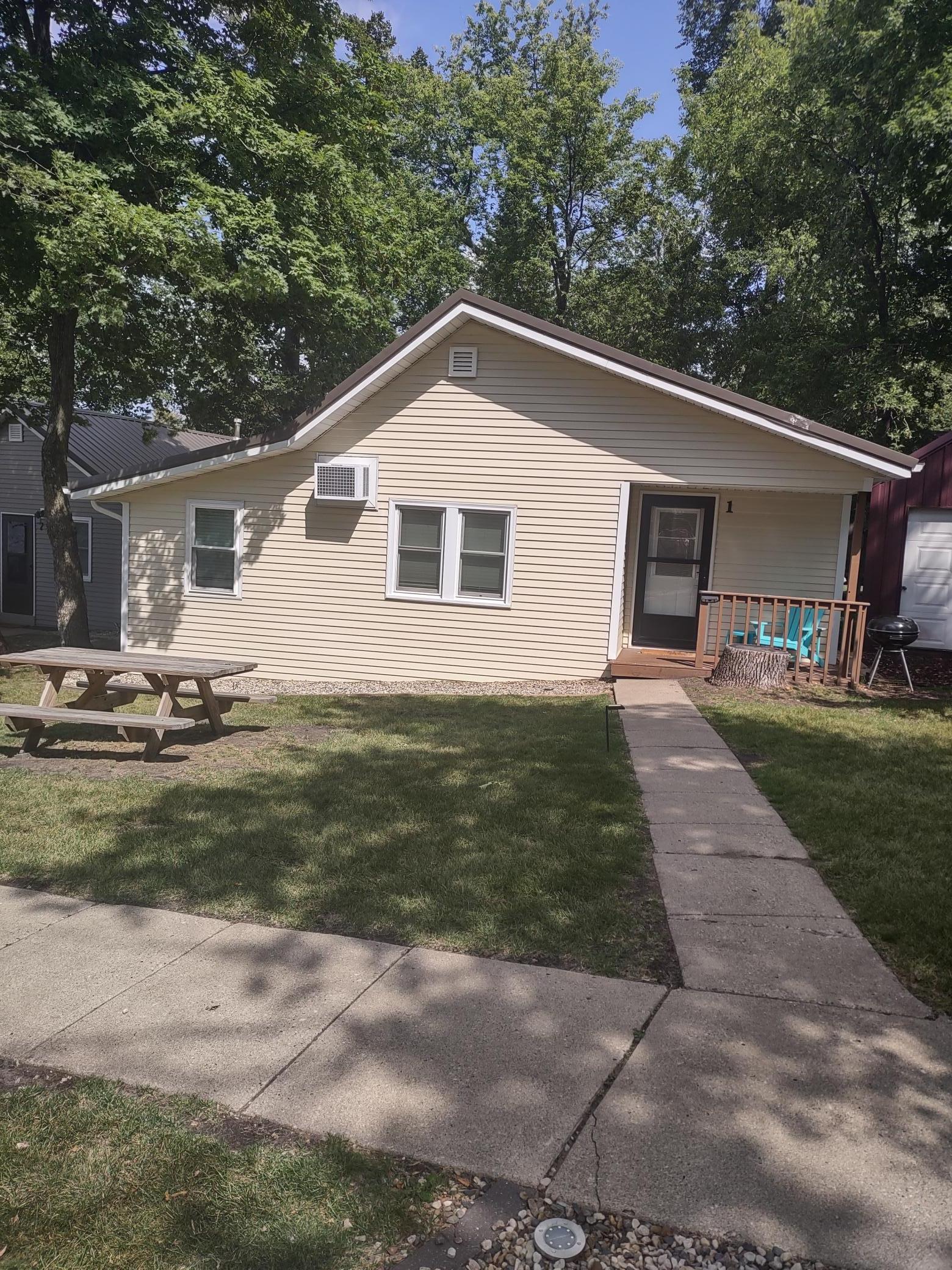 1949 single family home for sale at 1321 S Darling Drive NW in Alexandria, MN — 2 bed, 1 bath (photo 12 of 16)