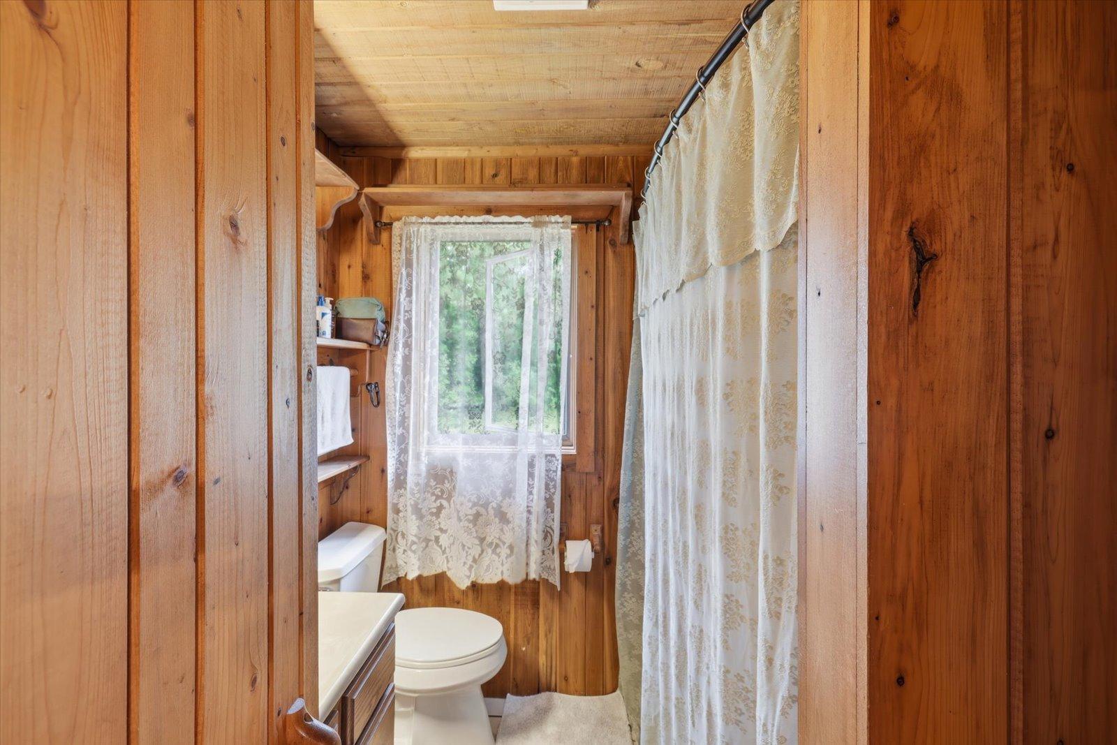 1984 single family home for sale at 20356 N Hummingbird Drive in Grand Rapids, MN — 2 bed, 1 bath (photo 11 of 32)