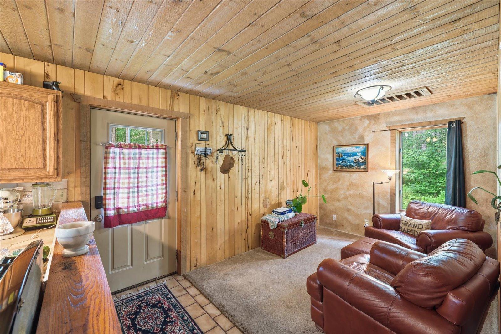 1984 single family home for sale at 20356 N Hummingbird Drive in Grand Rapids, MN — 2 bed, 1 bath (photo 5 of 32)