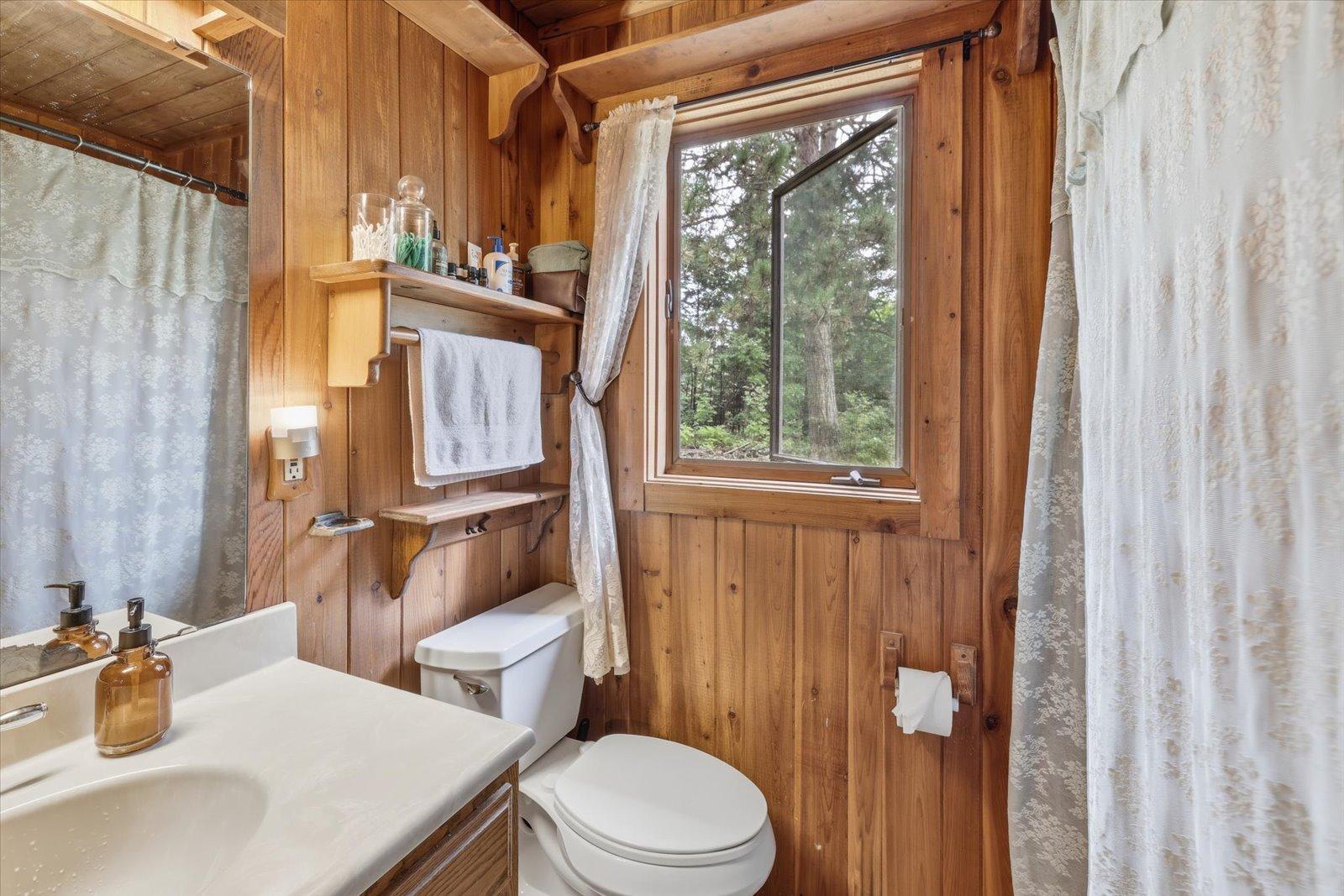 1984 single family home for sale at 20356 N Hummingbird Drive in Grand Rapids, MN — 2 bed, 1 bath (photo 10 of 32)