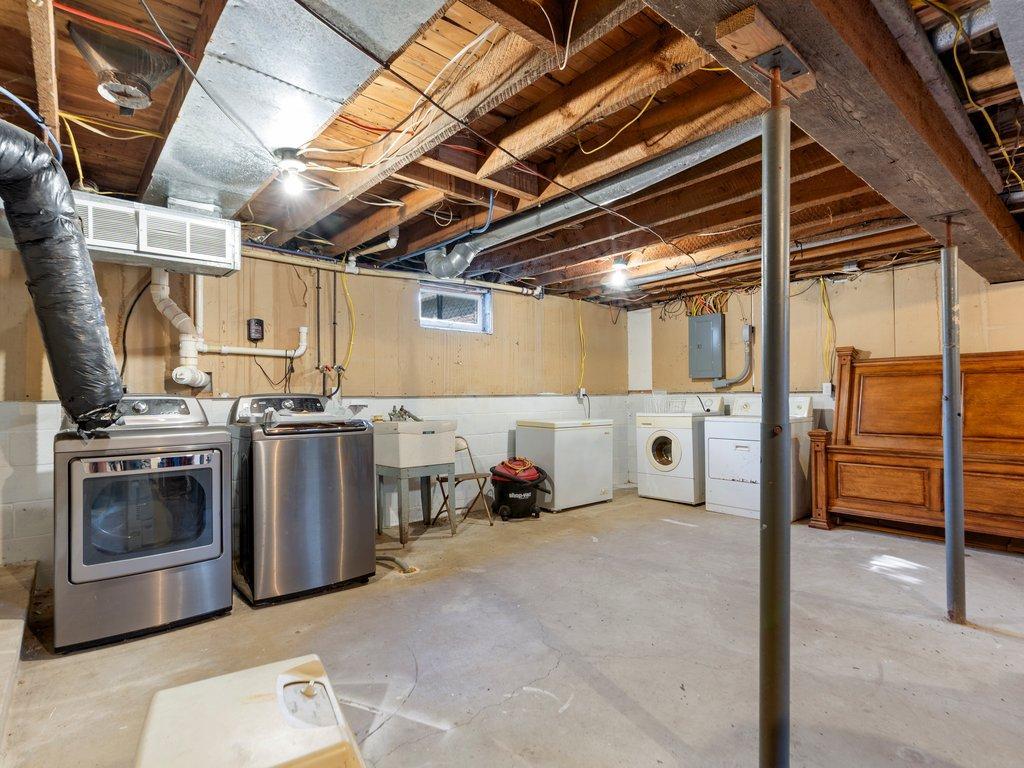 1967 single family home for sale at 4967 Barbeau Road in Brainerd, MN — 2 bed, 1 bath (photo 21 of 42)