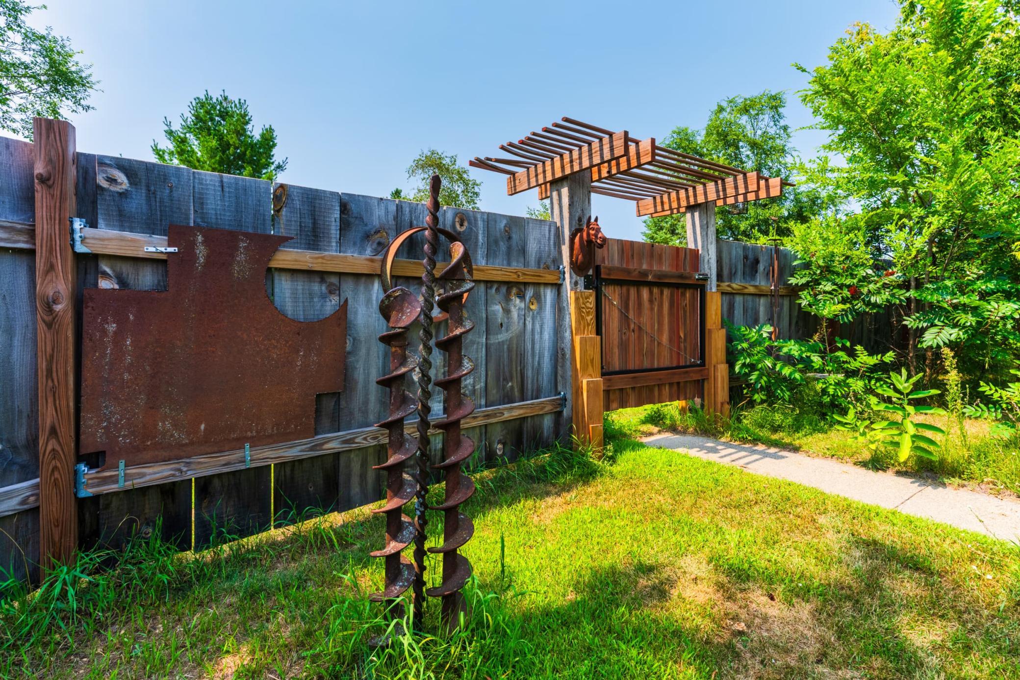 1962 single family home for sale at 718 Stoner Avenue SE in Bemidji, MN — 3 bed, 1 bath (photo 11 of 40)