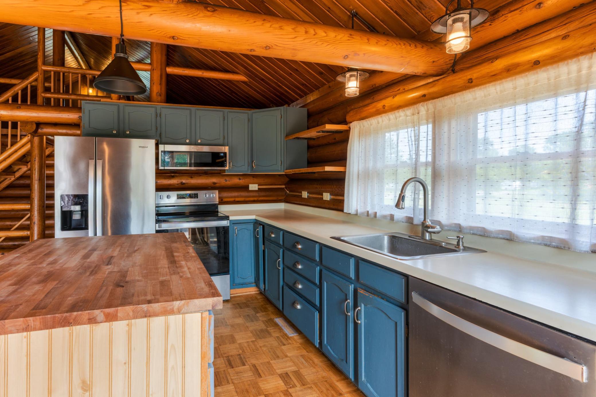 1962 single family home for sale at 718 Stoner Avenue SE in Bemidji, MN — 3 bed, 1 bath (photo 13 of 40)