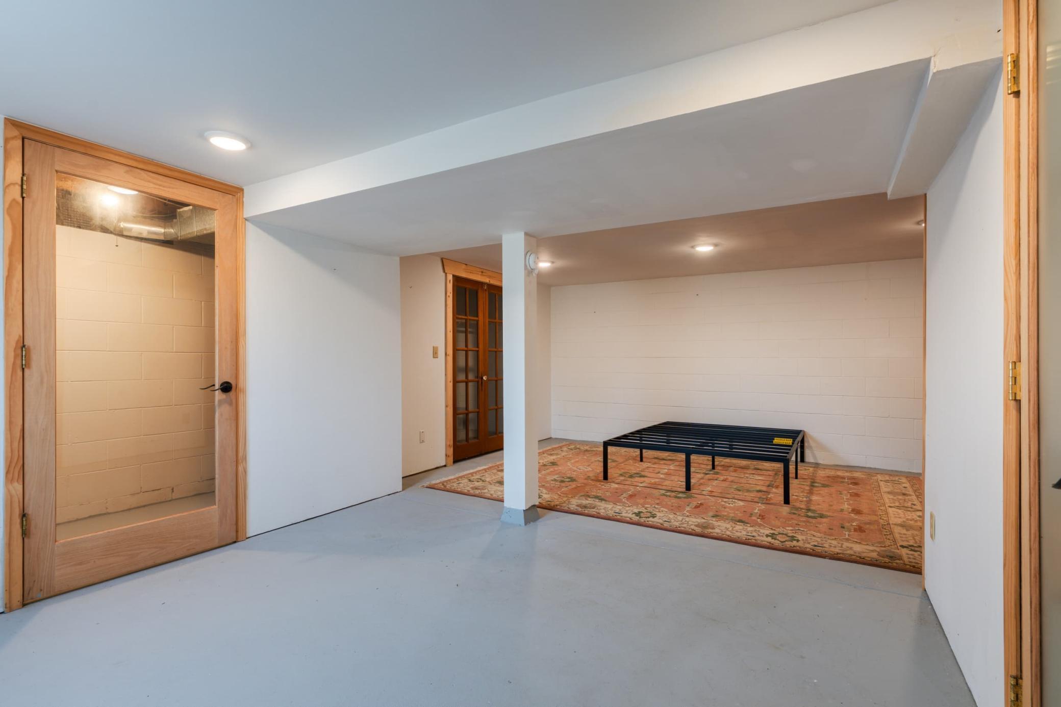 1962 single family home for sale at 718 Stoner Avenue SE in Bemidji, MN — 3 bed, 1 bath (photo 20 of 40)