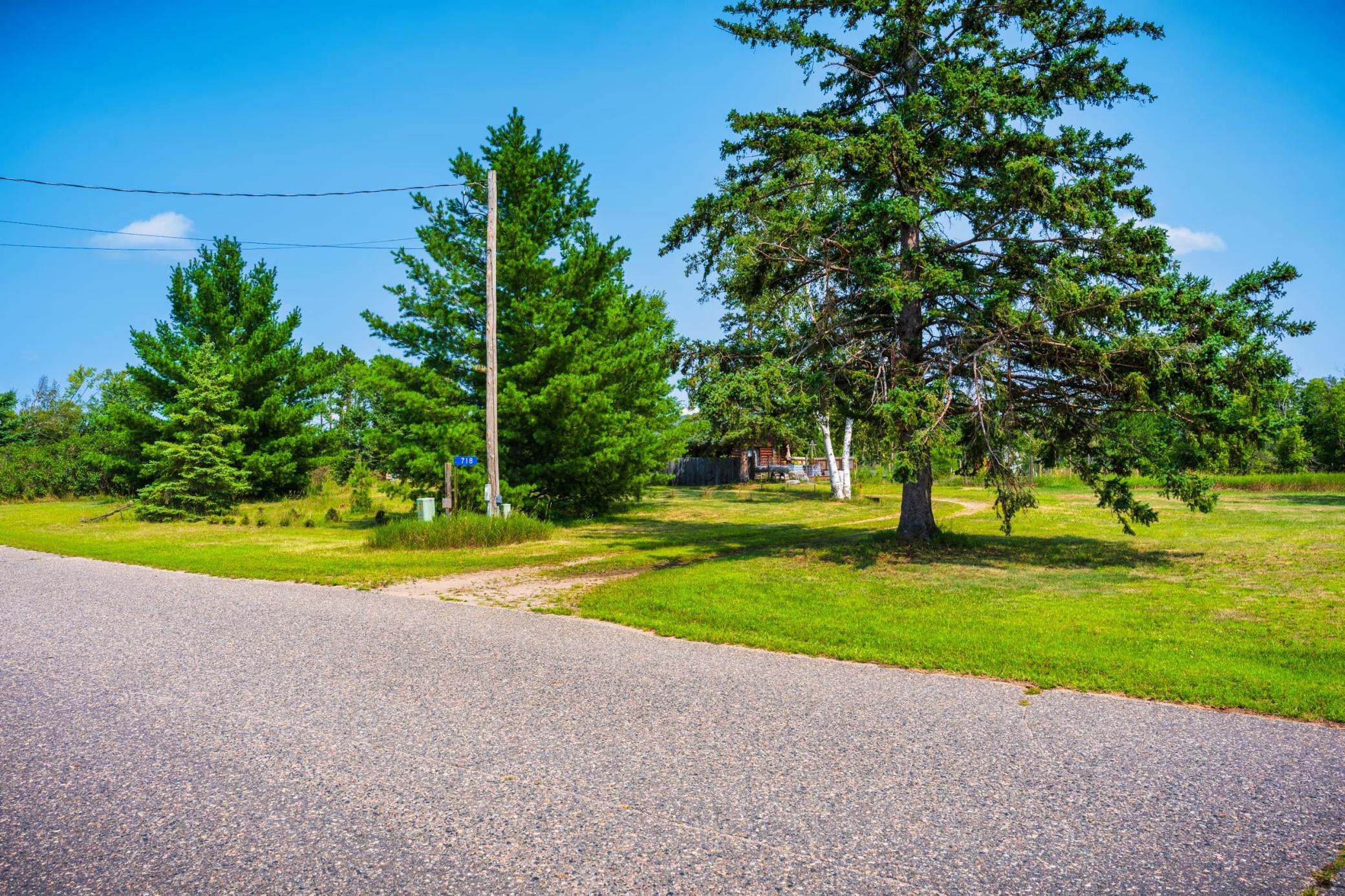 1962 single family home for sale at 718 Stoner Avenue SE in Bemidji, MN — 3 bed, 1 bath (photo 27 of 40)