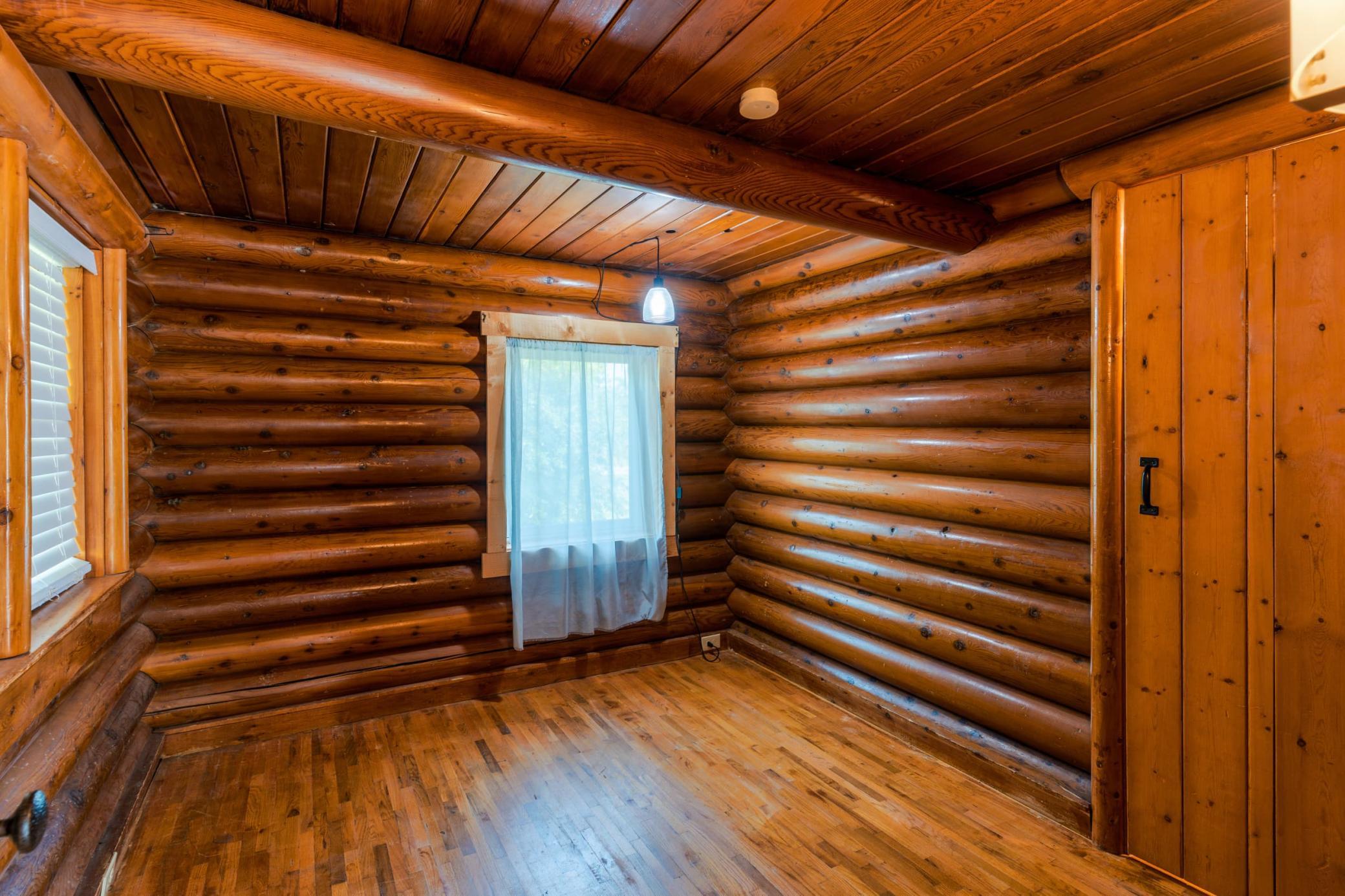 1962 single family home for sale at 718 Stoner Avenue SE in Bemidji, MN — 3 bed, 1 bath (photo 4 of 40)