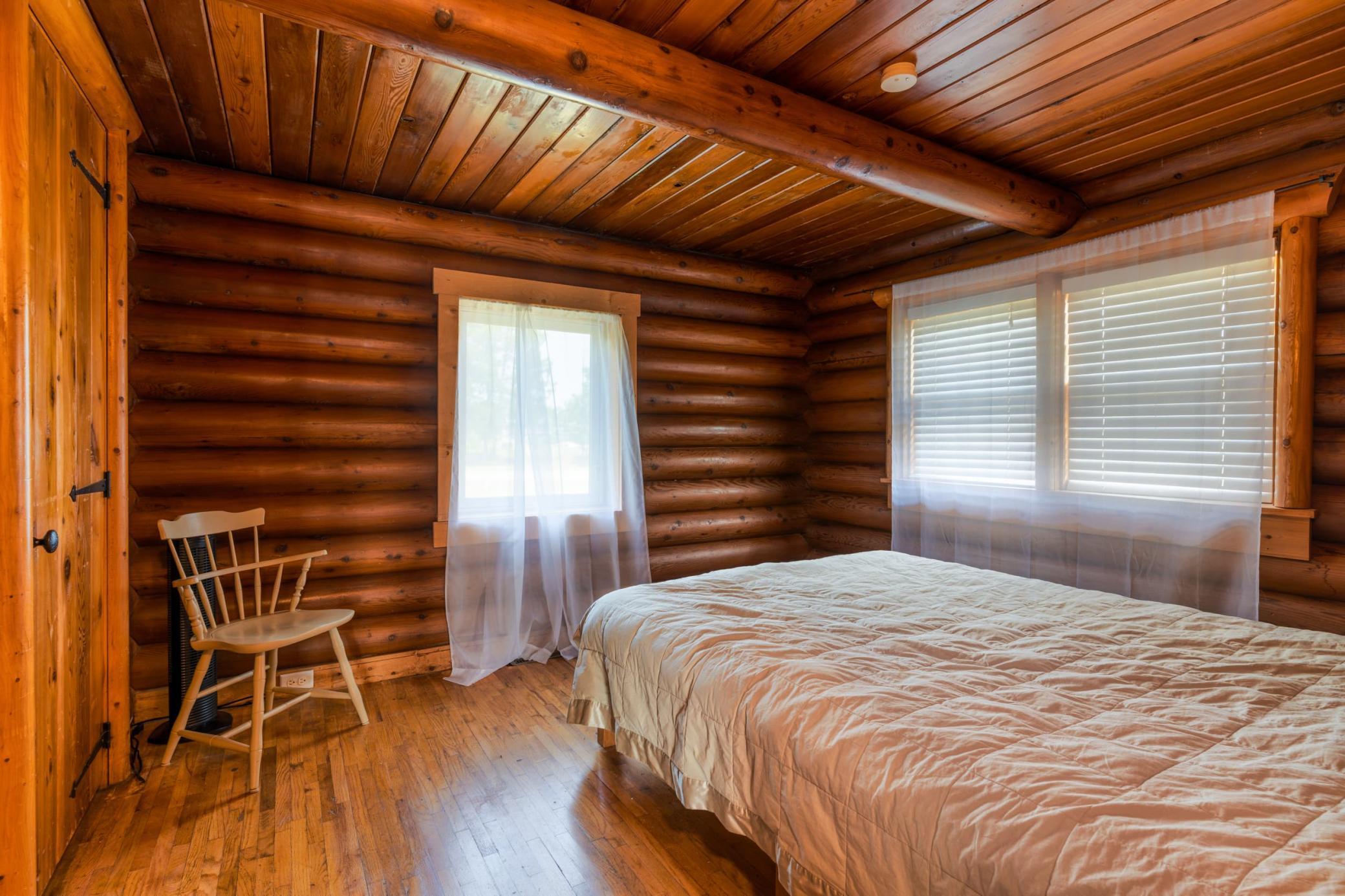 1962 single family home for sale at 718 Stoner Avenue SE in Bemidji, MN — 3 bed, 1 bath (photo 31 of 40)