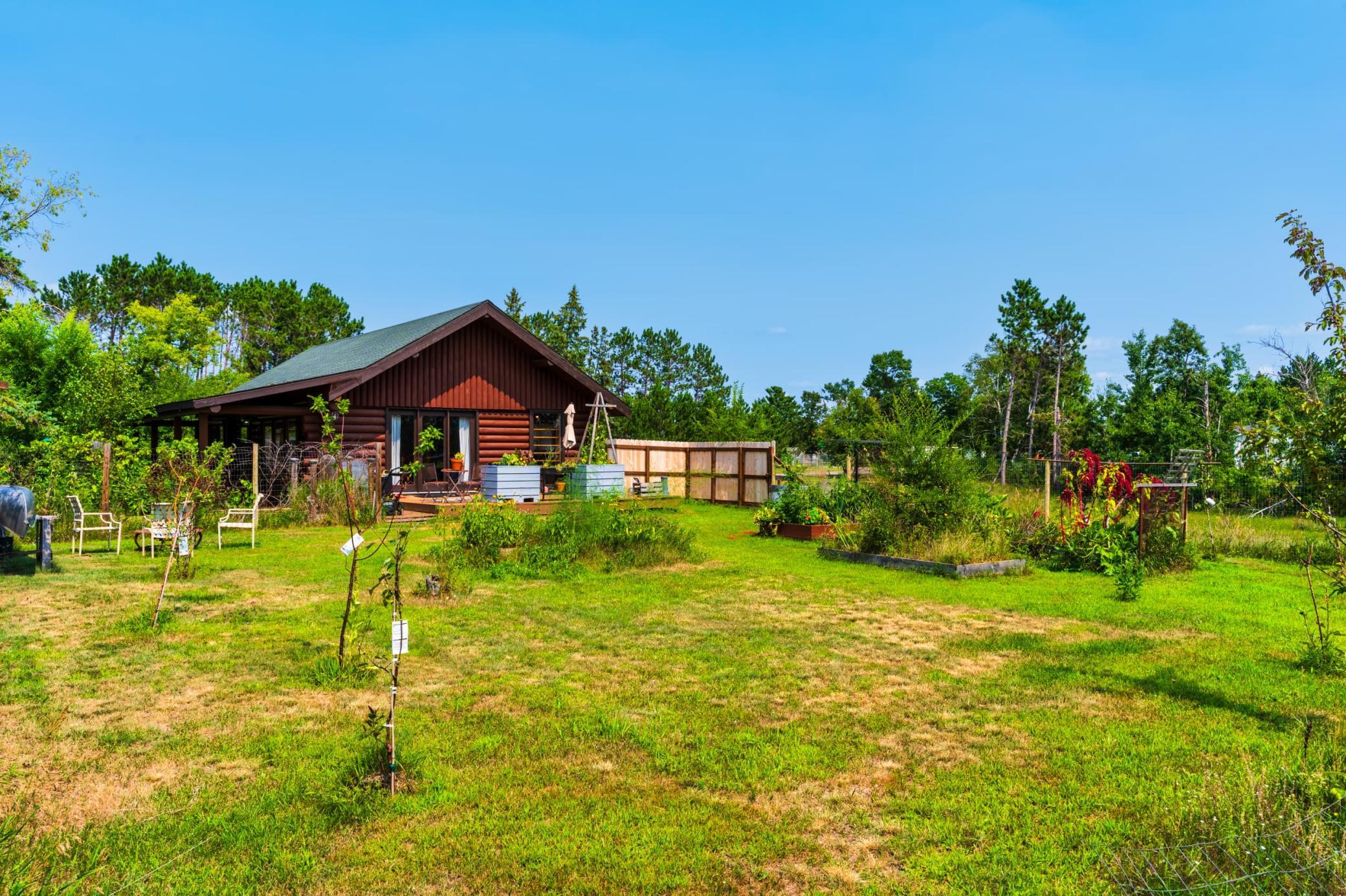 1962 single family home for sale at 718 Stoner Avenue SE in Bemidji, MN — 3 bed, 1 bath (photo 38 of 40)