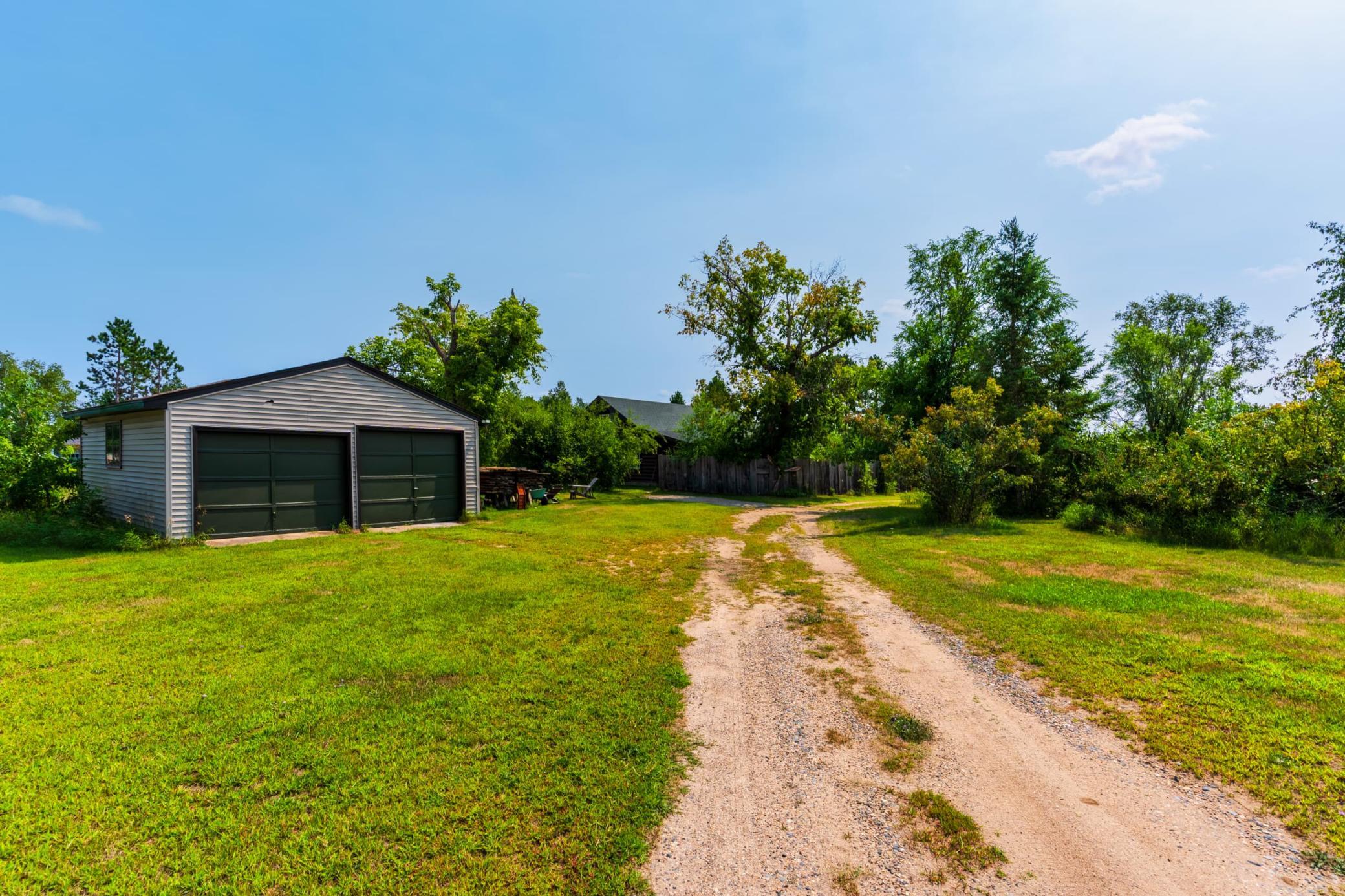 1962 single family home for sale at 718 Stoner Avenue SE in Bemidji, MN — 3 bed, 1 bath (photo 6 of 40)