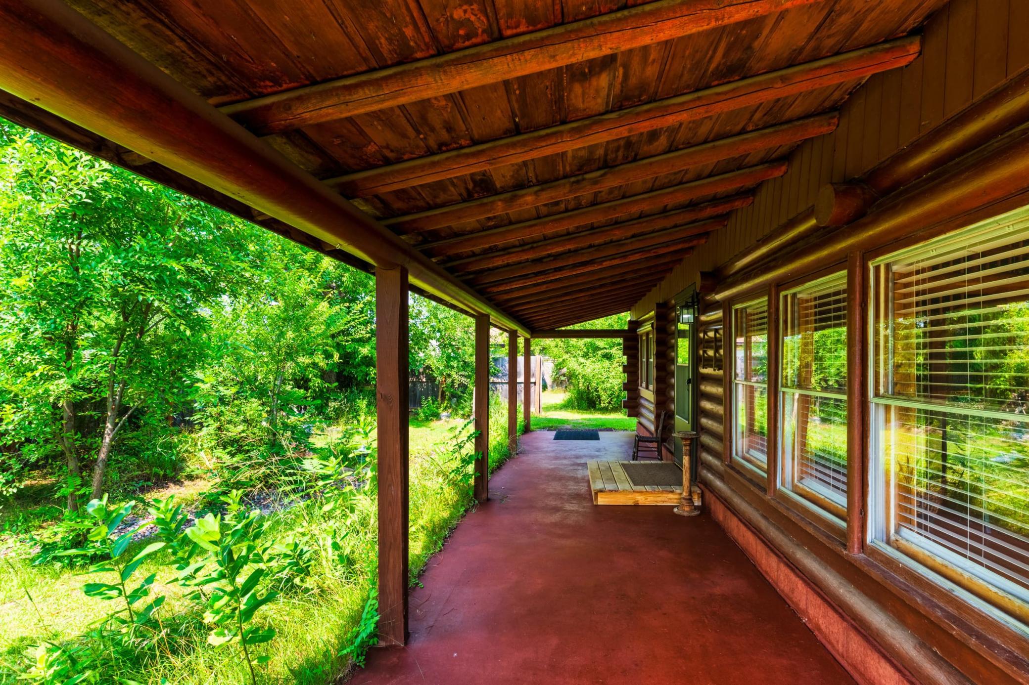 1962 single family home for sale at 718 Stoner Avenue SE in Bemidji, MN — 3 bed, 1 bath (photo 7 of 40)