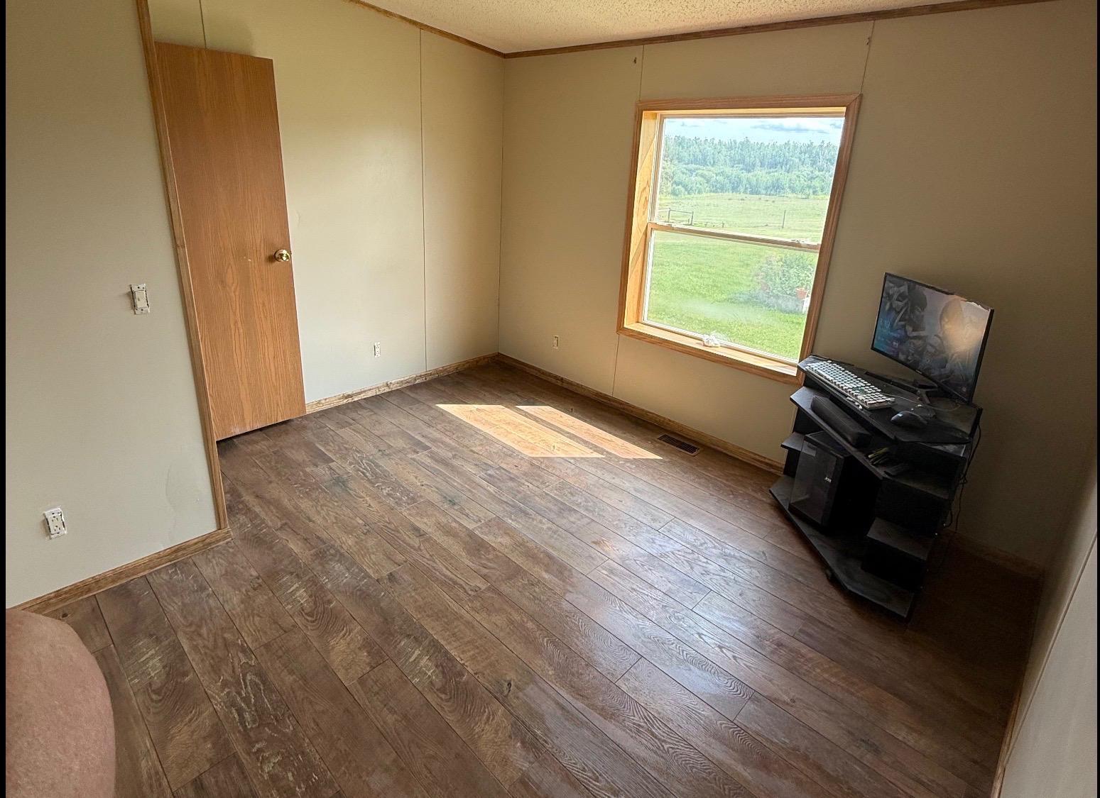2001 single family home for sale at 8624 Knappen Hill Road in Bemidji, MN — 5 bed, 3 bath (photo 4 of 6)