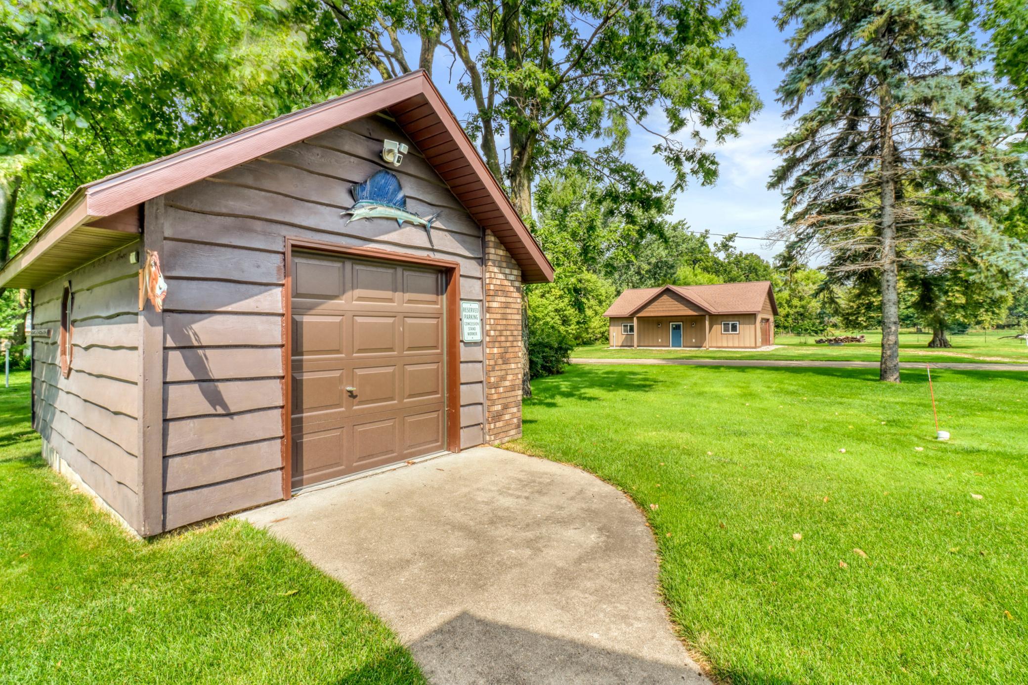 1982 single family home for sale at 45212 N Little Pine Road in Perham, MN — 4 bed, 3 bath (photo 4 of 68)